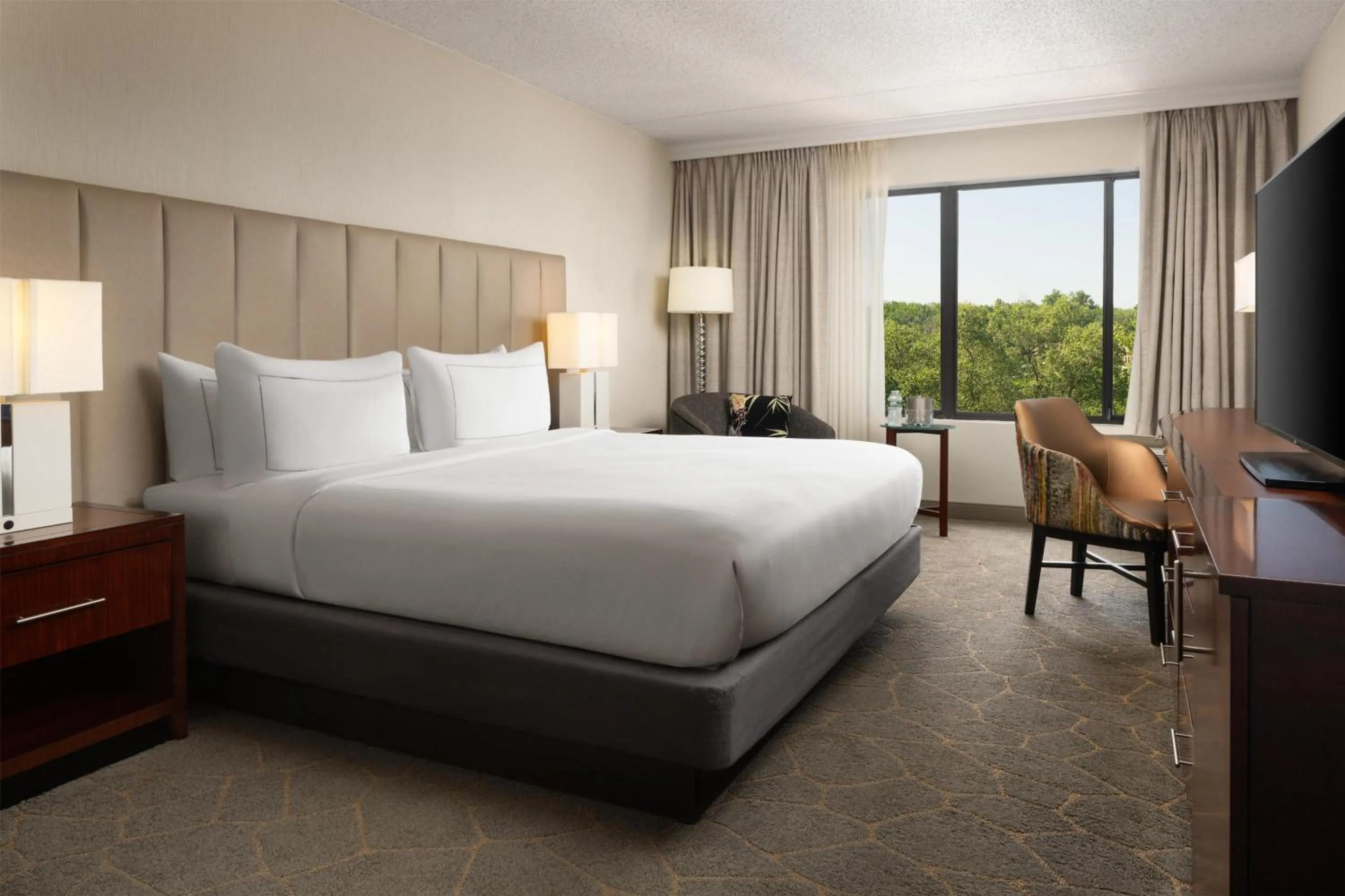 Bed in DoubleTree by Hilton Fairfield Hotel & Suites