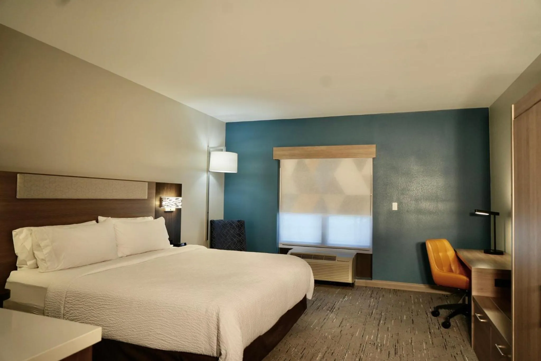 Photo of the whole room, Bed in Holiday Inn Express Hotel & Suites Jackson - Flowood by IHG