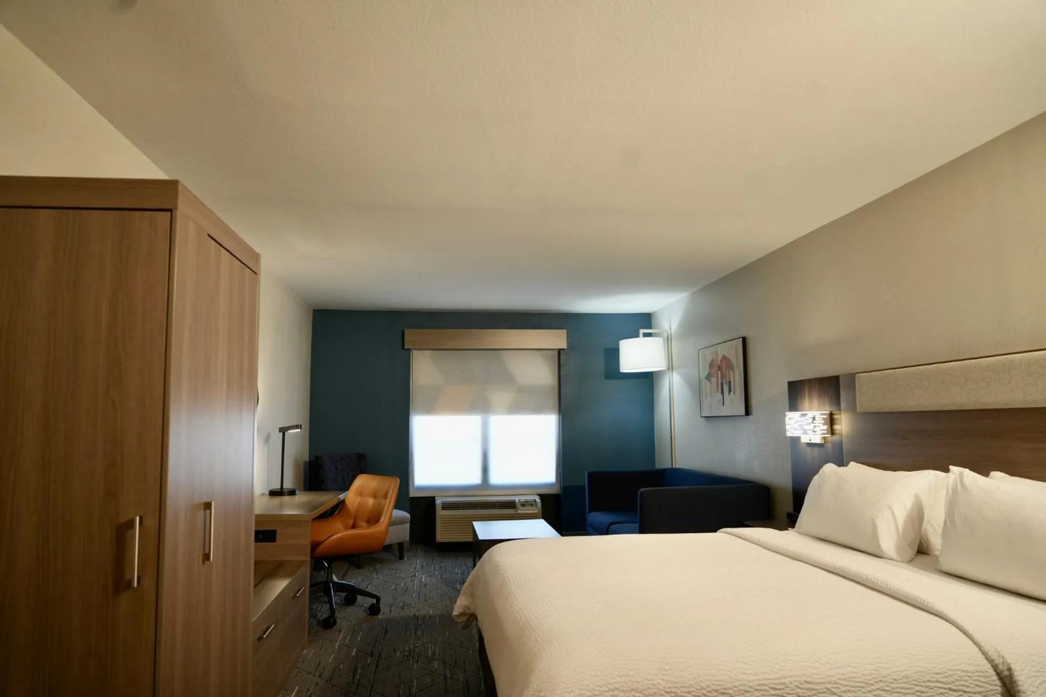 Photo of the whole room, Bed in Holiday Inn Express Hotel & Suites Jackson - Flowood by IHG