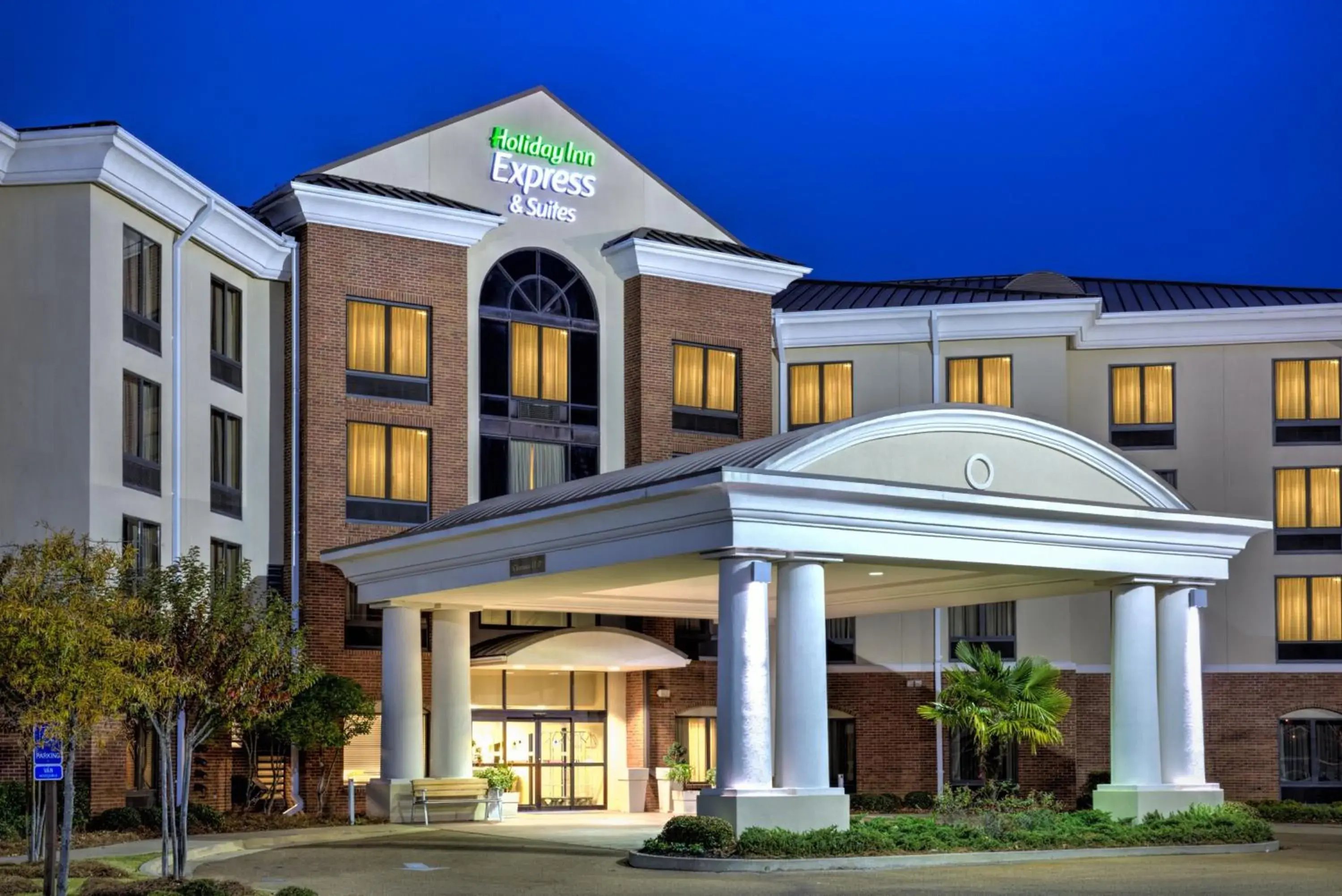 Property building in Holiday Inn Express Hotel & Suites Jackson - Flowood by IHG Property building in Holiday Inn Express Hotel & Suites Jackson - Flowood by IHG