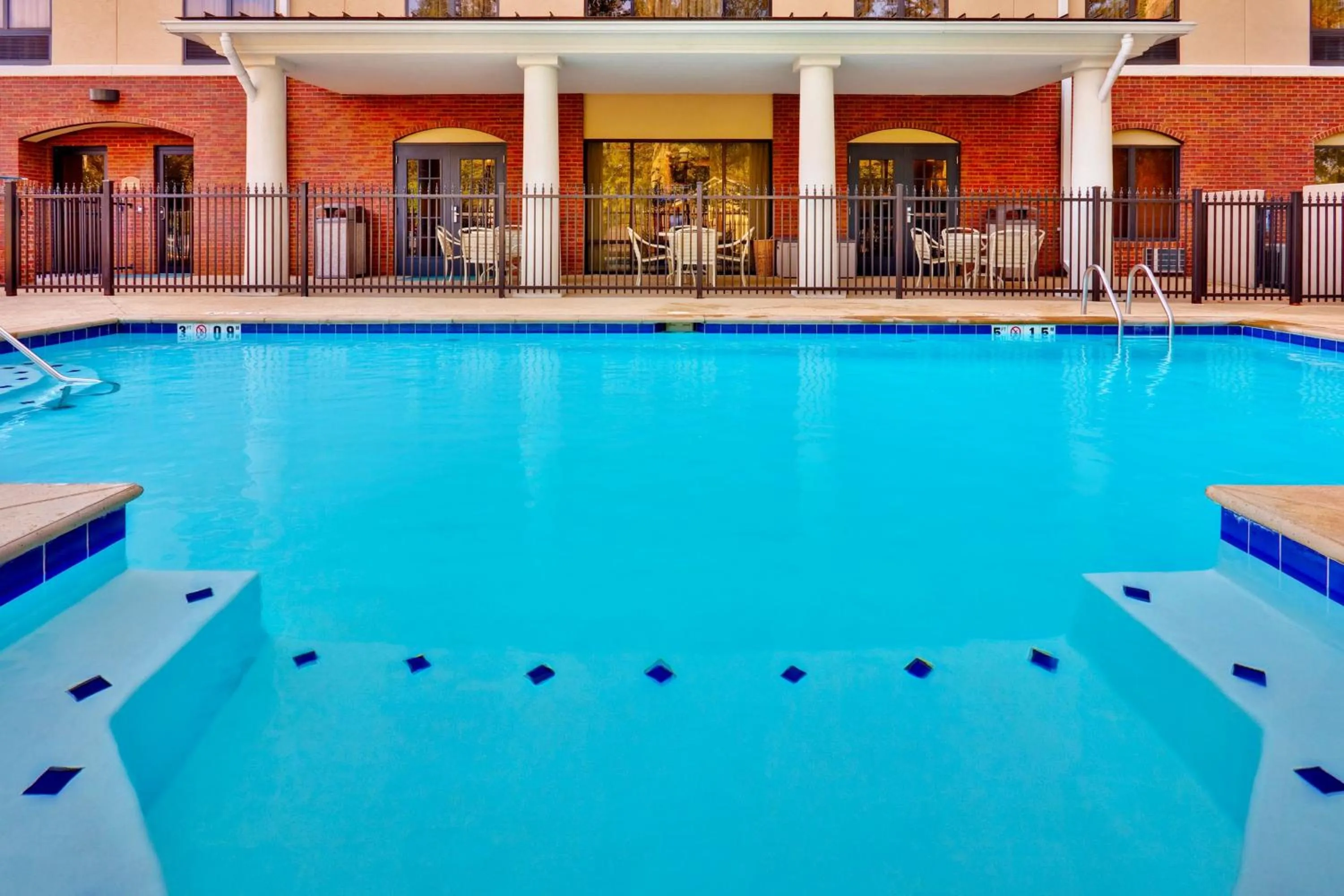 Swimming pool in Holiday Inn Express Hotel & Suites Jackson - Flowood by IHG