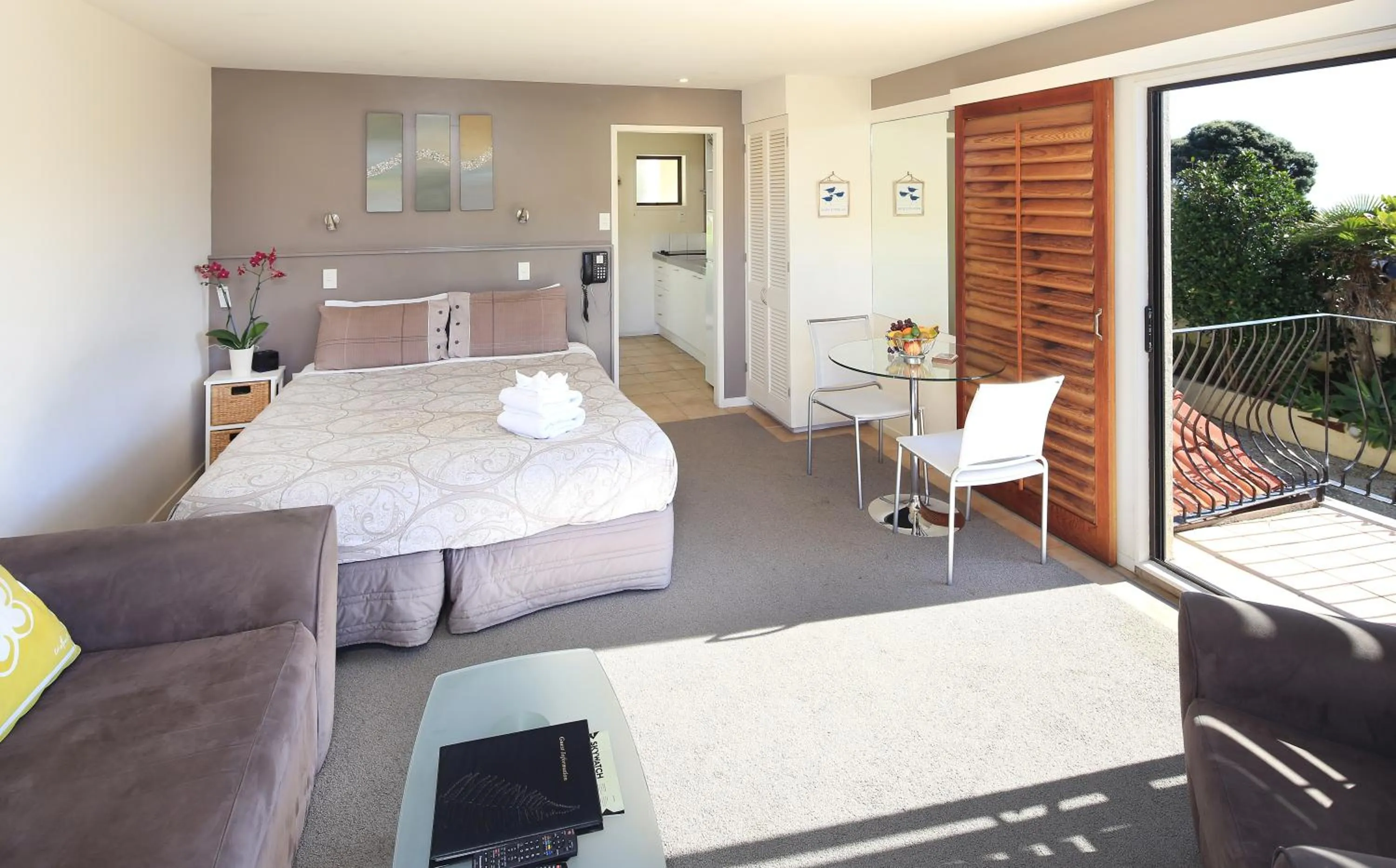 Day, Bed in Onetangi Beach Apartments