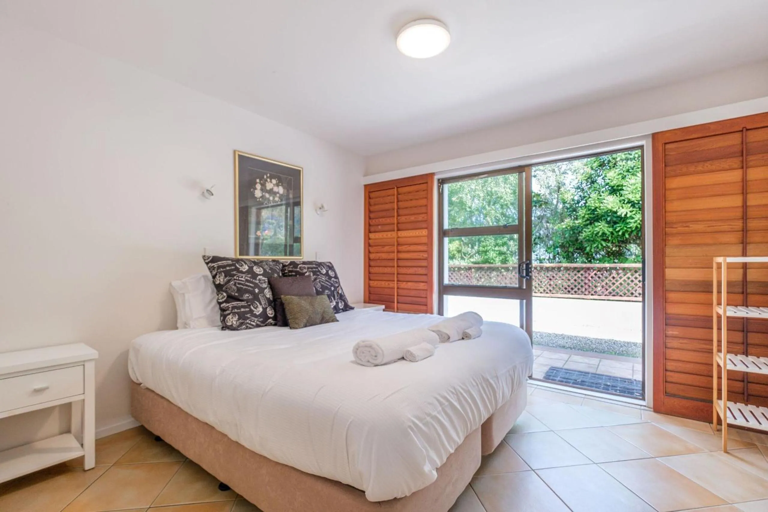 Bed in Onetangi Beach Apartments