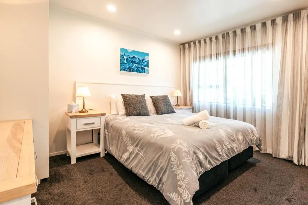 Bed in Onetangi Beach Apartments