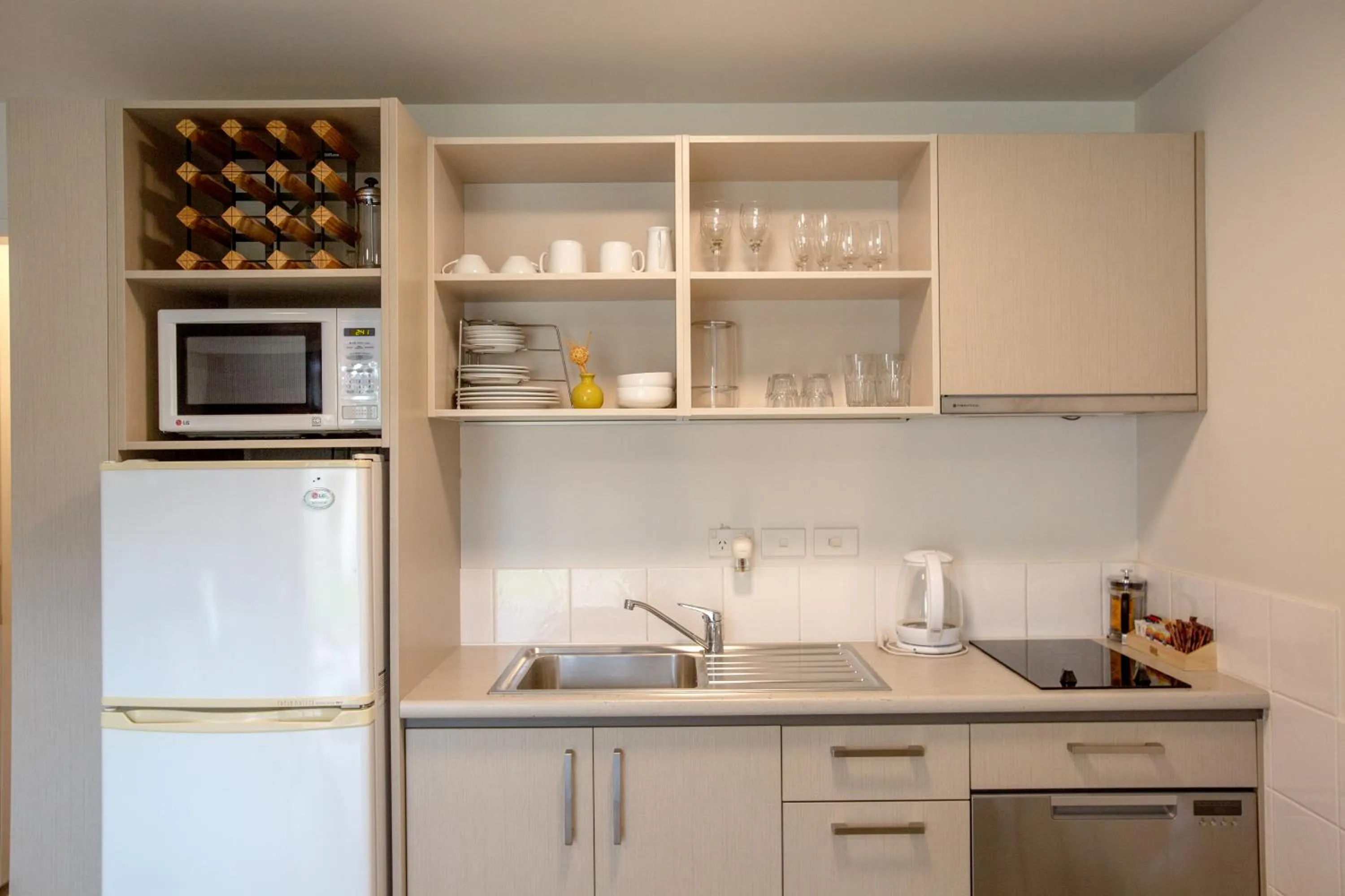 Coffee/tea facilities in Onetangi Beach Apartments