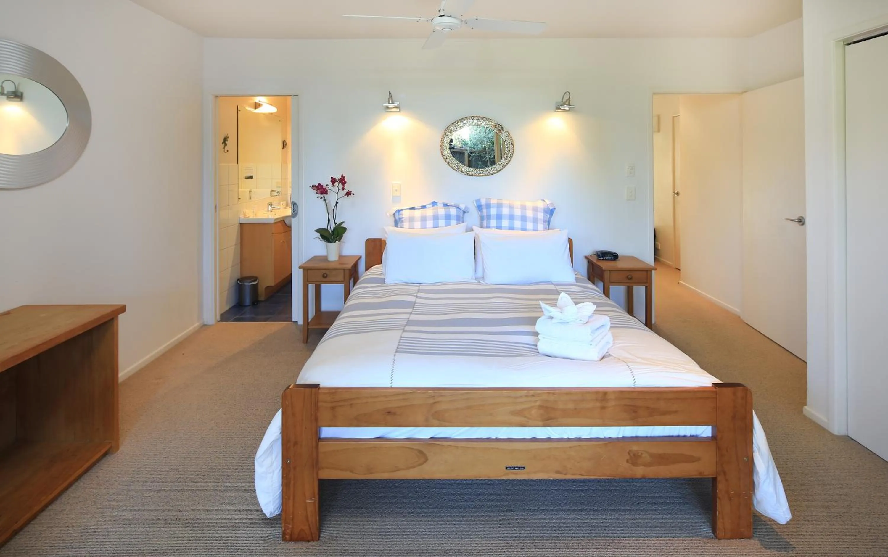 Photo of the whole room, Bed in Onetangi Beach Apartments