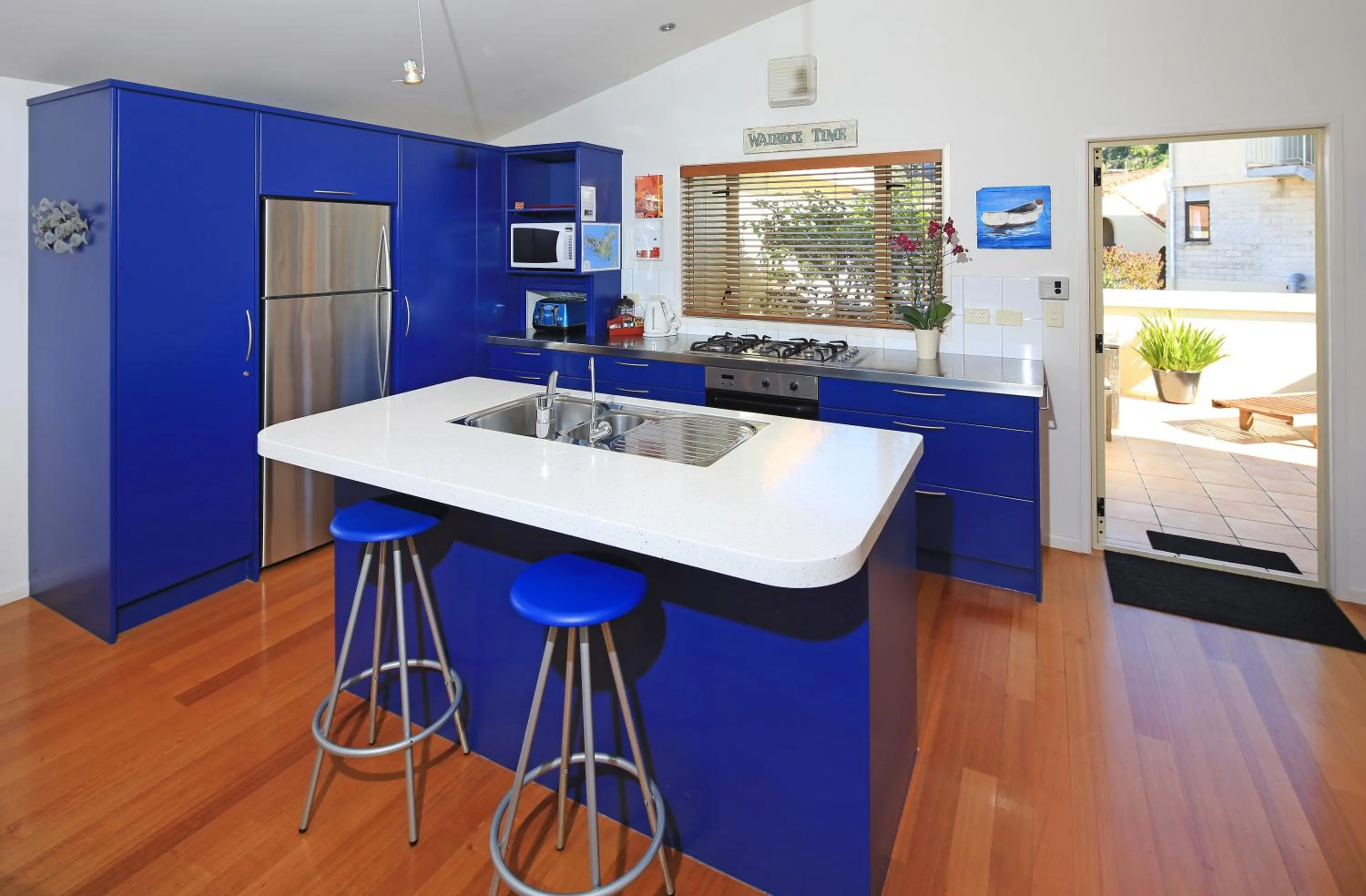 Day in Onetangi Beach Apartments