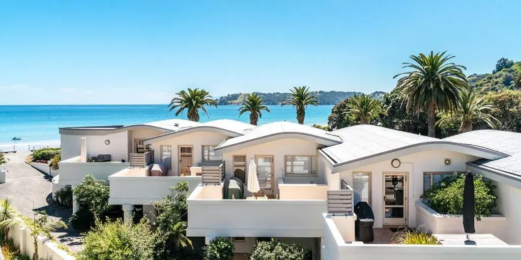 Property building in Onetangi Beach Apartments Property building in Onetangi Beach Apartments