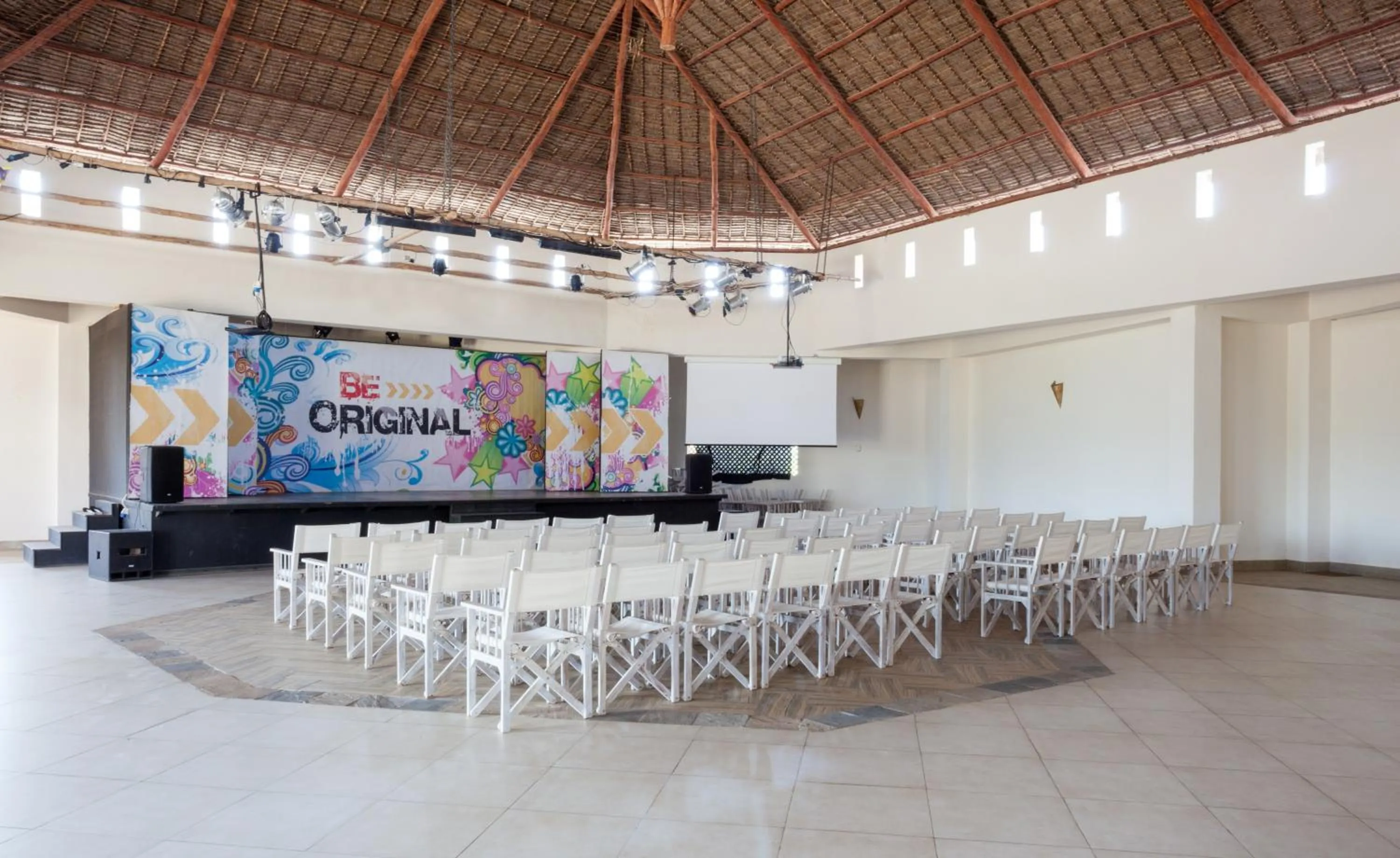 Evening entertainment in Seven Islands Resort