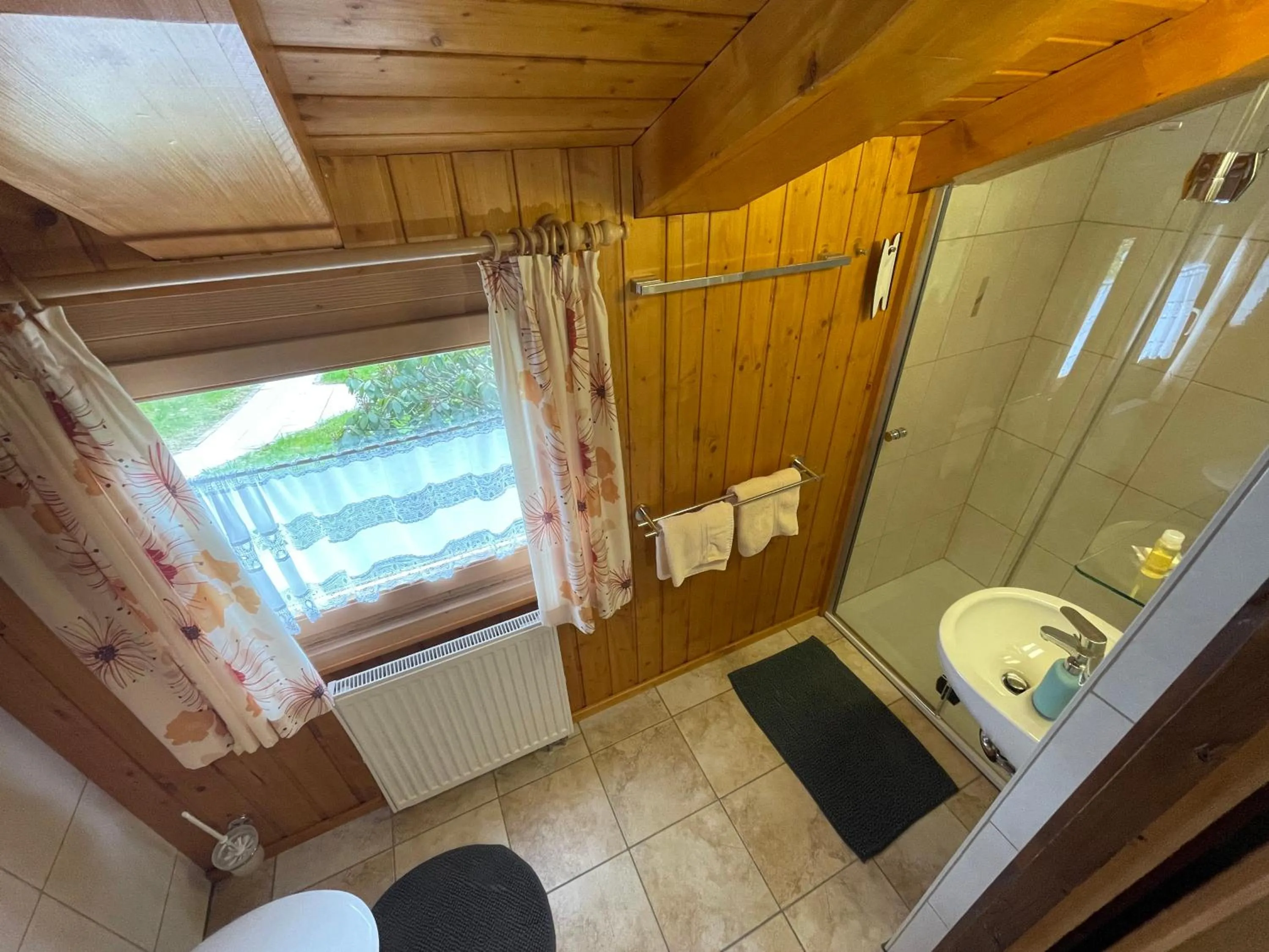 Shower in Flair-Hotel Waldfrieden