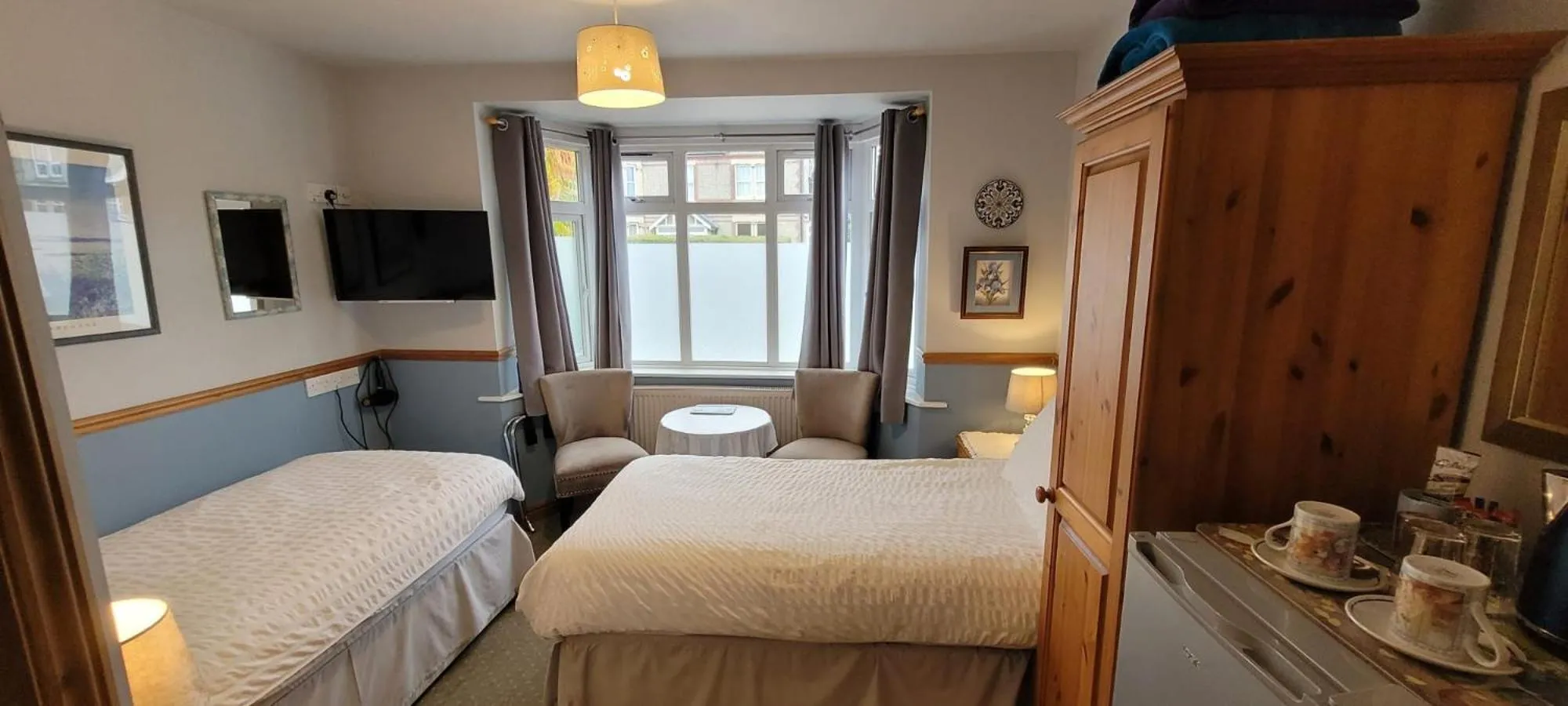 Photo of the whole room, Bed in Alington House