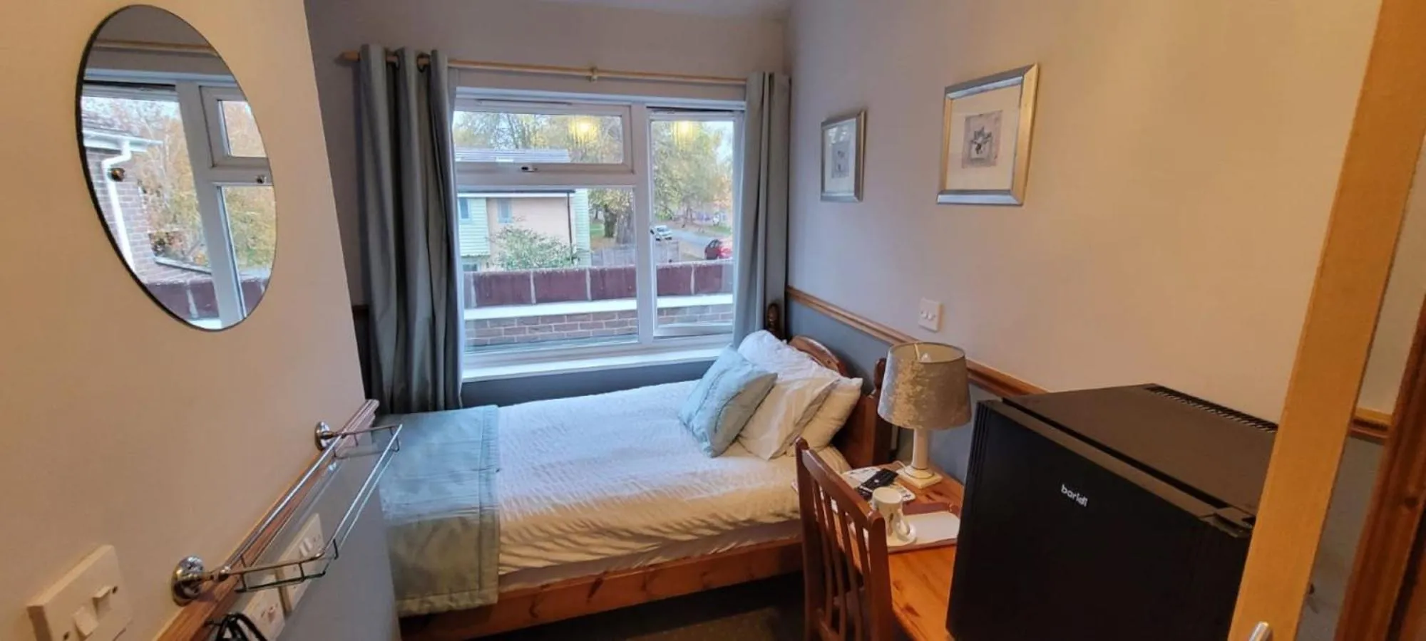 Bedroom, Bed in Alington House