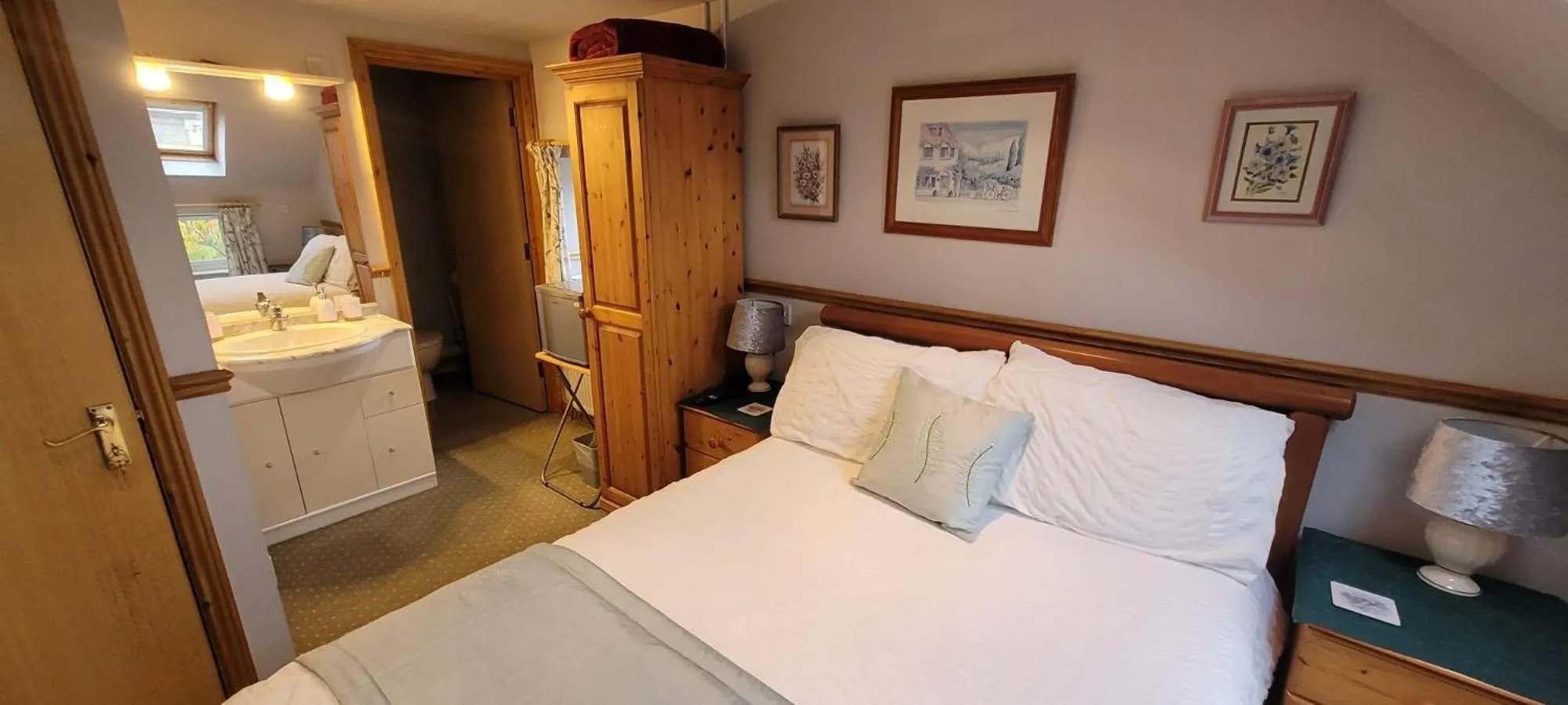 Photo of the whole room, Bed in Alington House