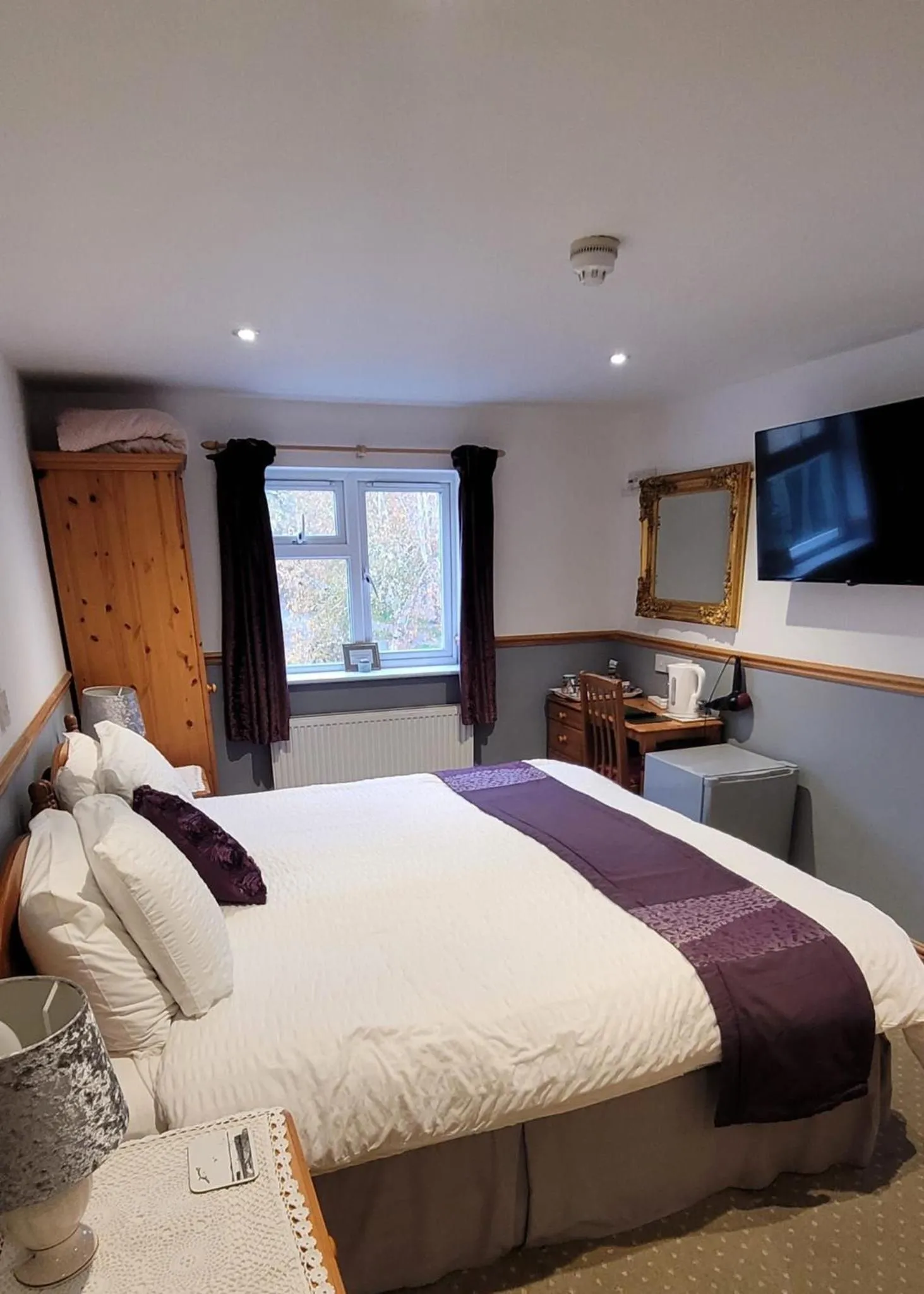 Bedroom, Bed in Alington House