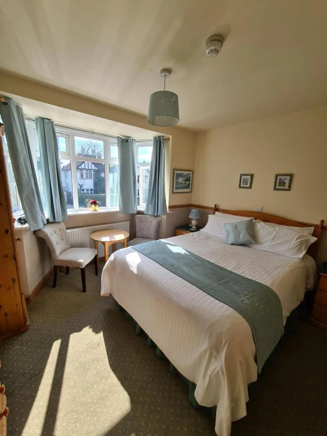 Photo of the whole room, Bed in Alington House