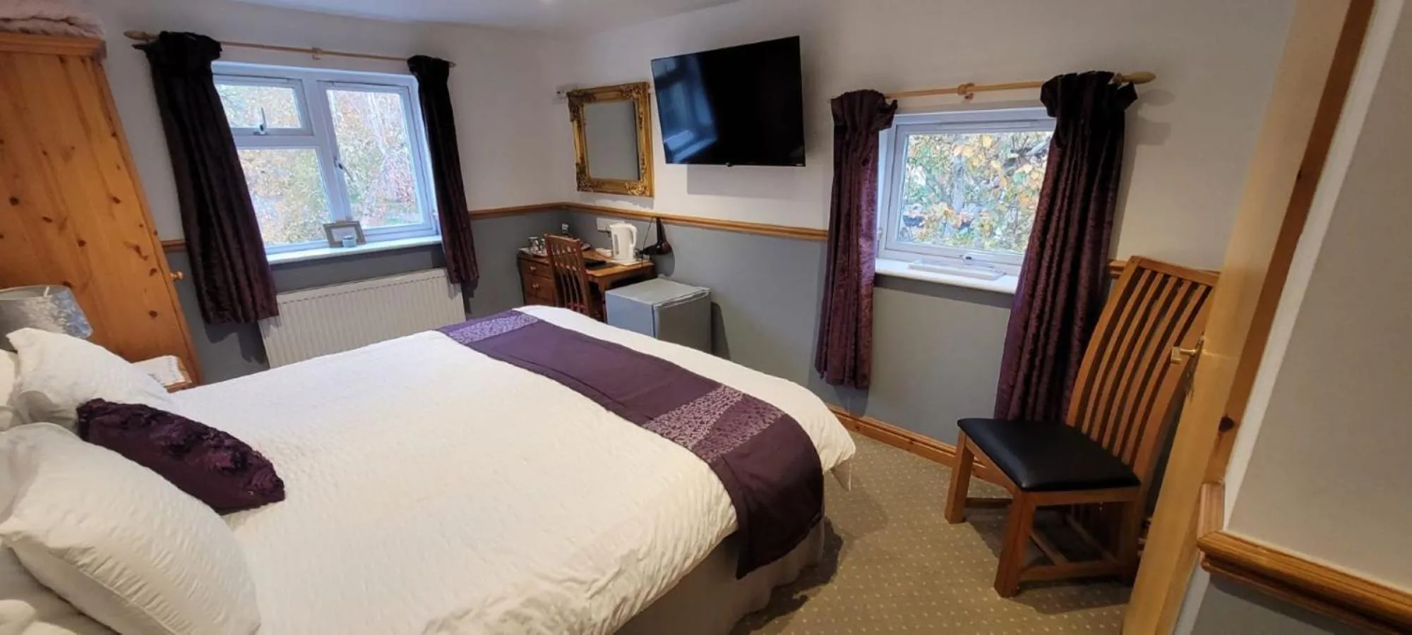 Photo of the whole room, Bed in Alington House