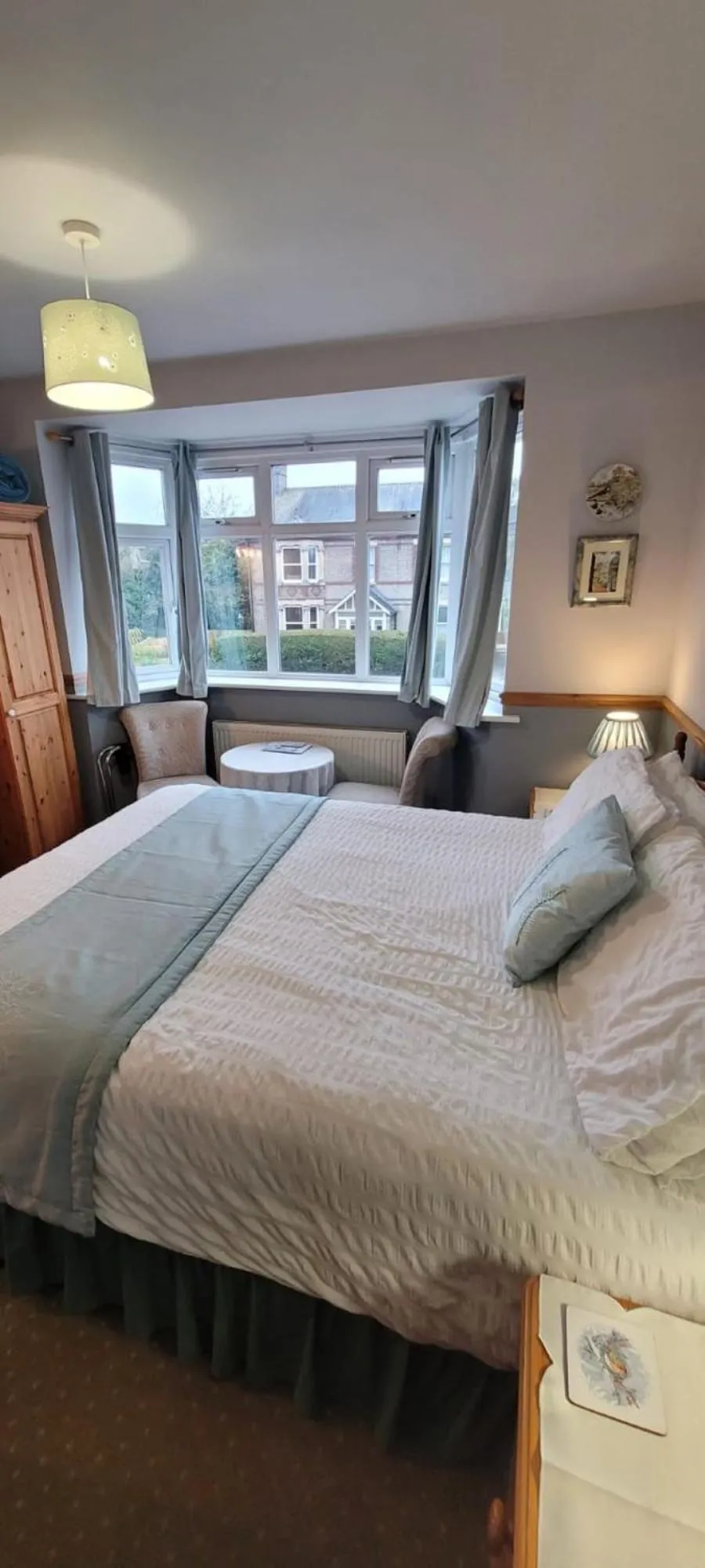 Photo of the whole room, Bed in Alington House
