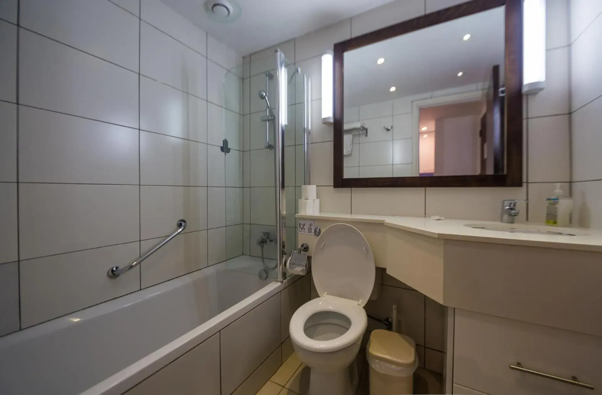 Toilet, Bathroom in MarisMare Apartments