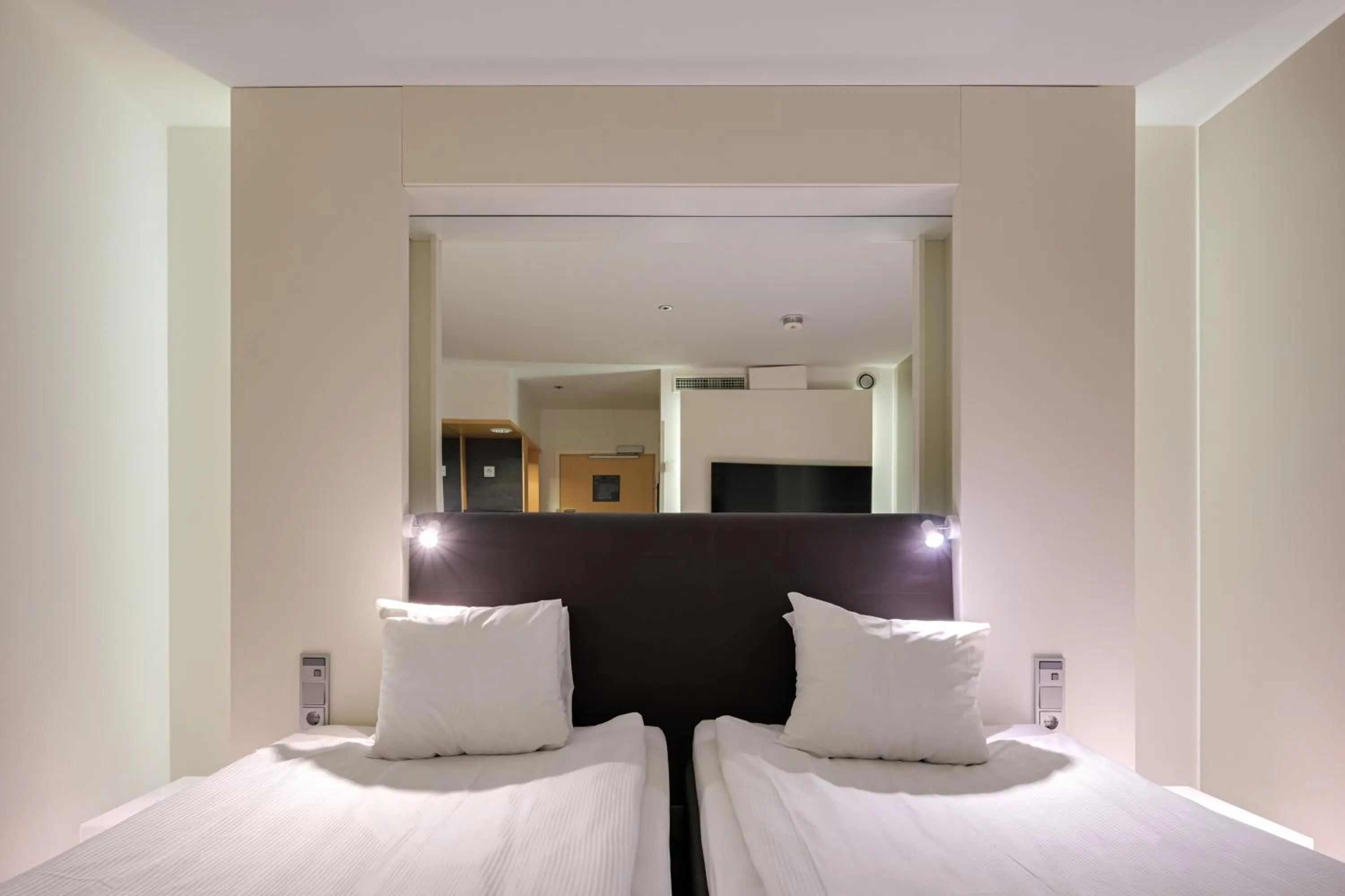 Bed in Comfort Hotel Xpress Helsinki Airport Terminal