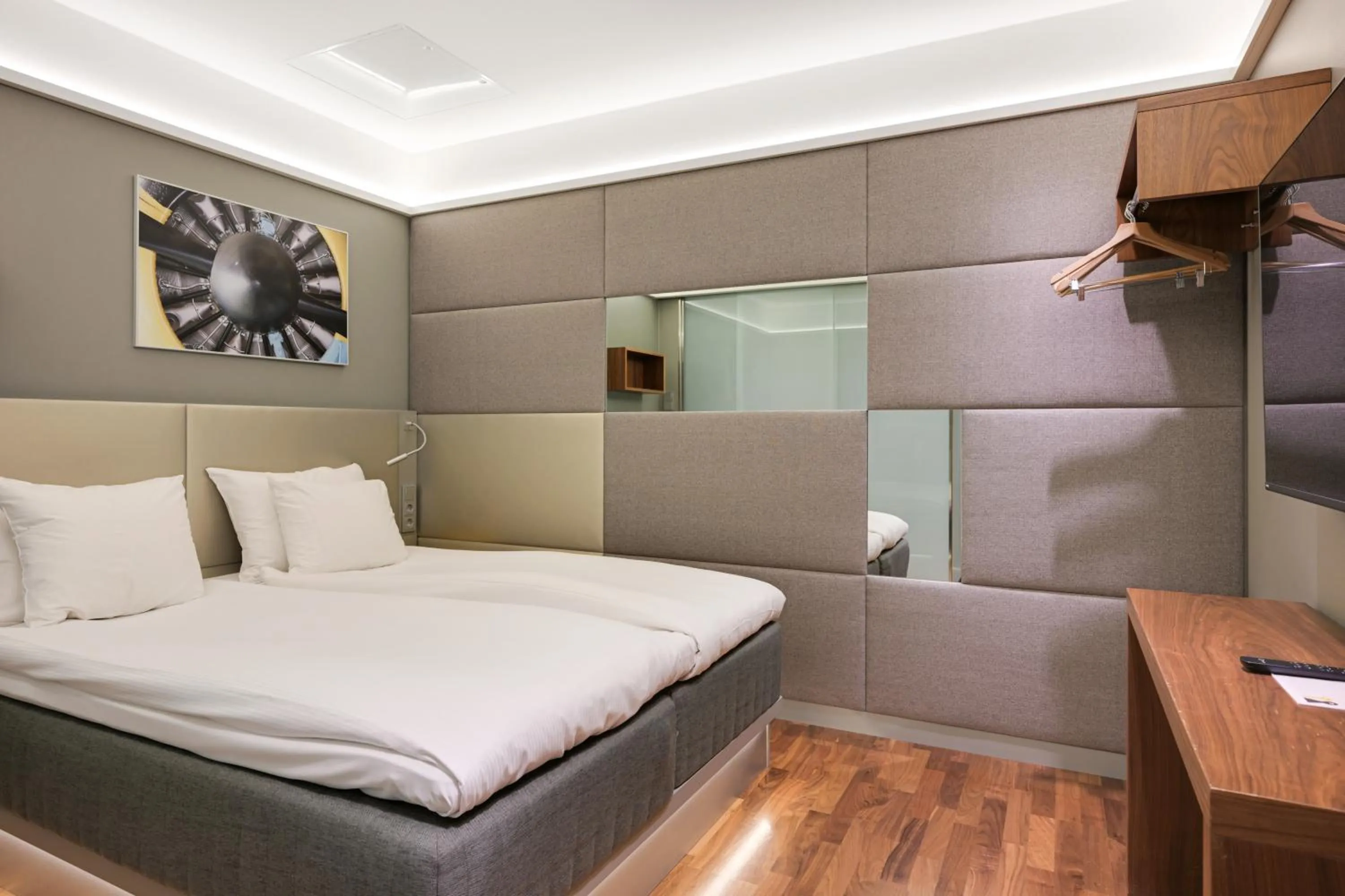 Bed in Comfort Hotel Xpress Helsinki Airport Terminal