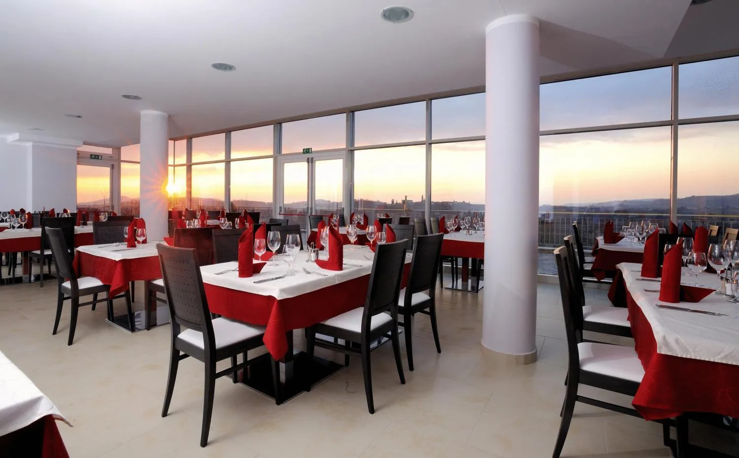 Restaurant/places to eat in Hotel Kozana