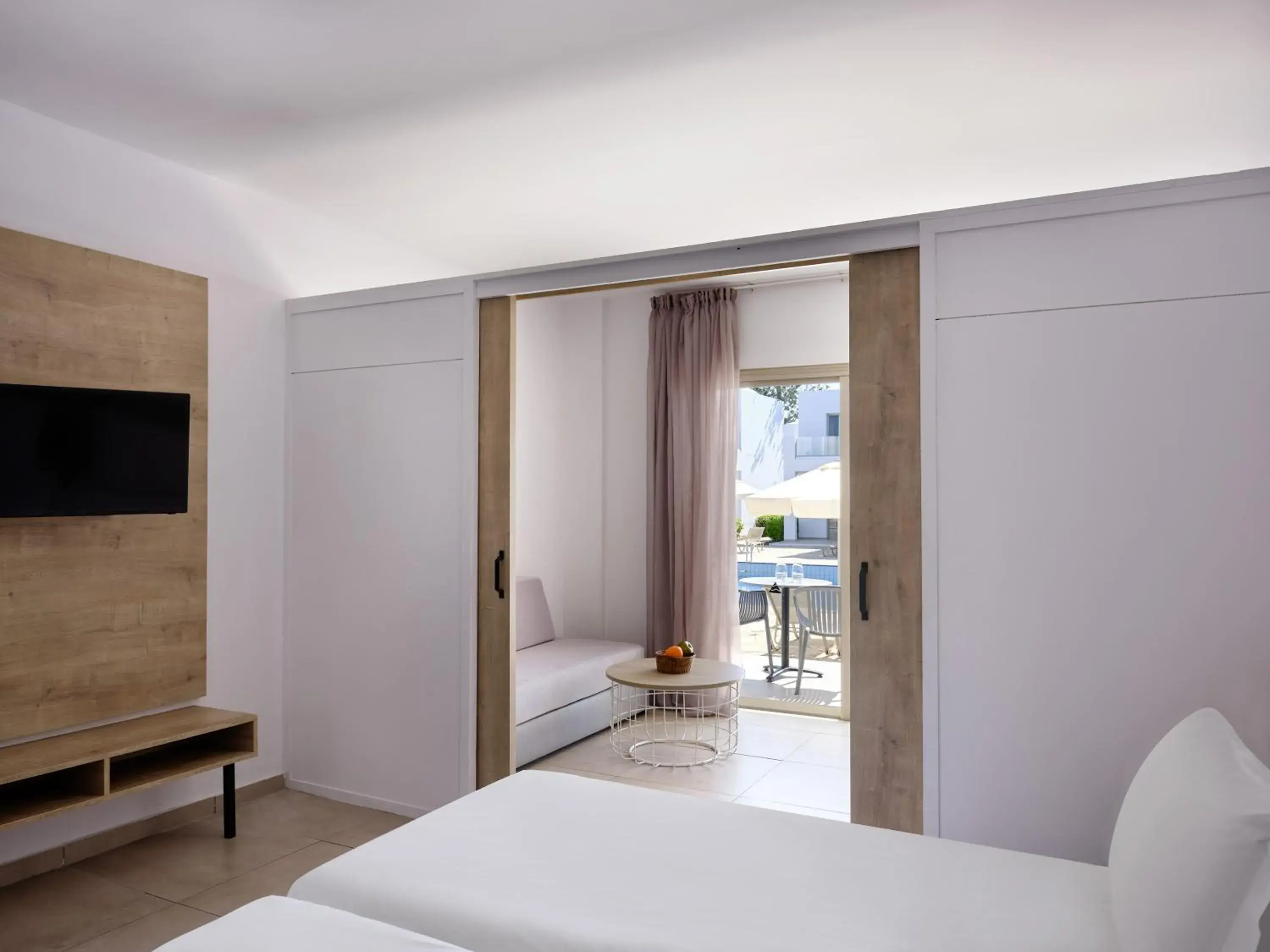 Bedroom, TV/Entertainment Center in Panthea Holiday Village Water Park Resort