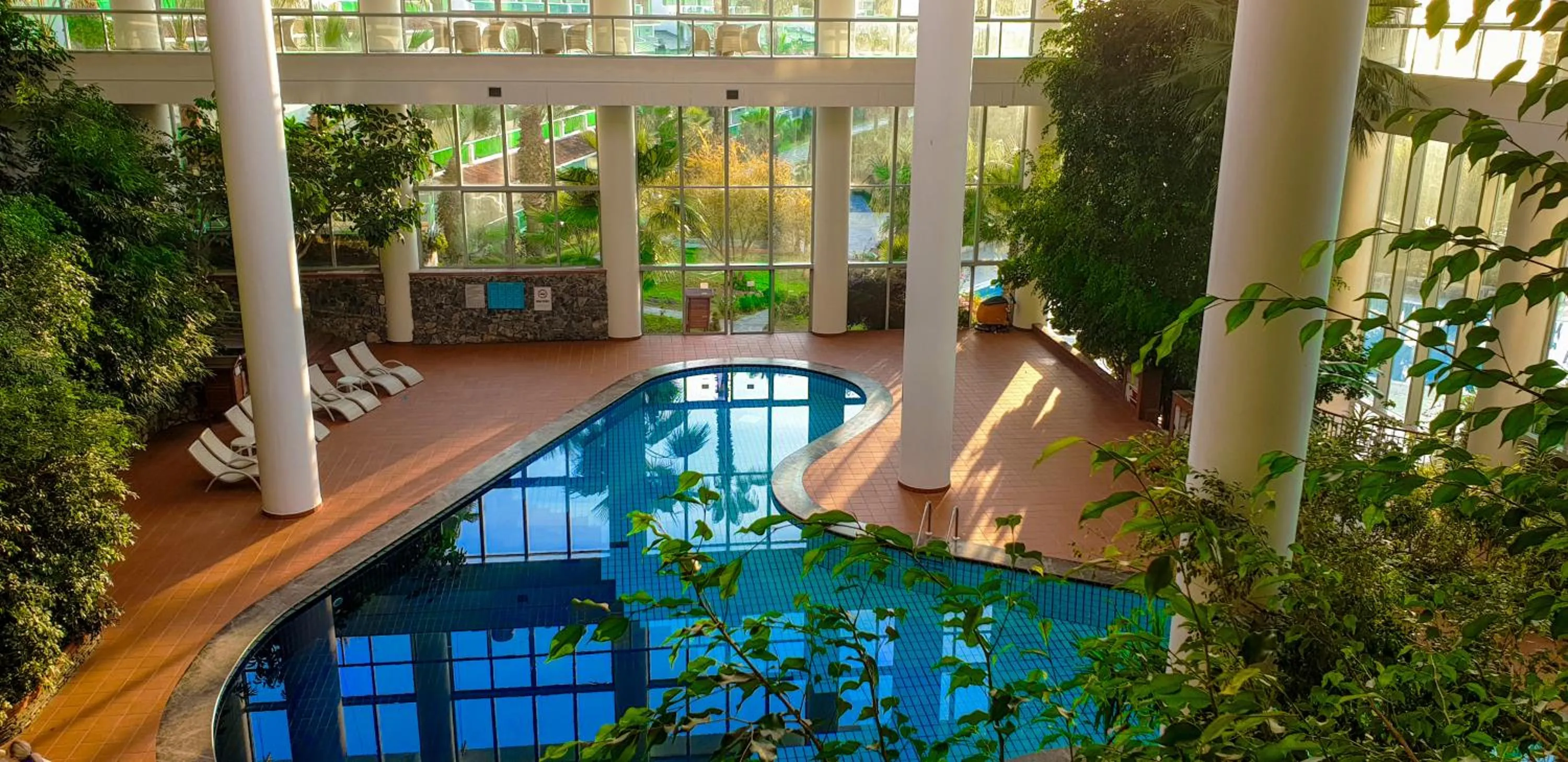 Swimming pool in Pine Bay Holiday Resort