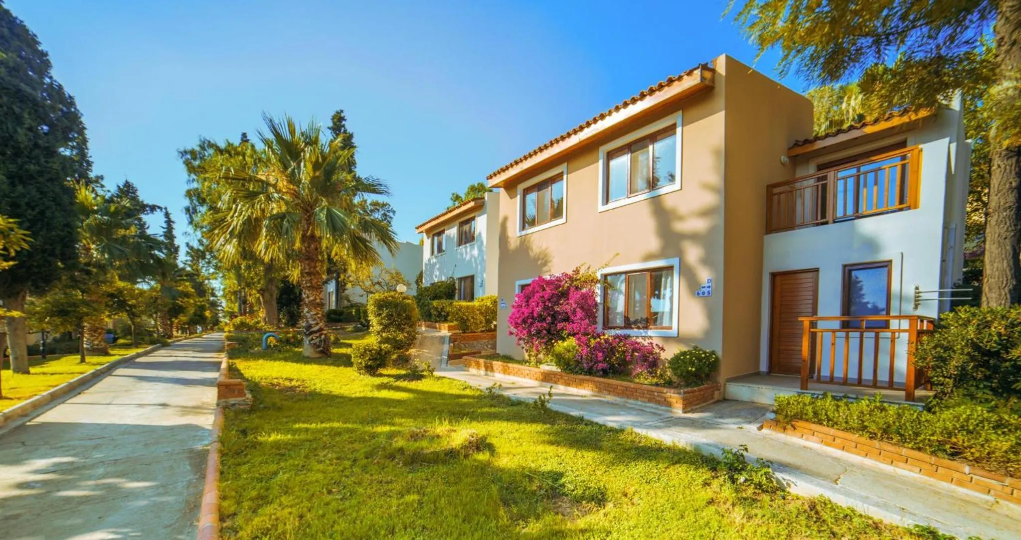 Property building in Pine Bay Holiday Resort