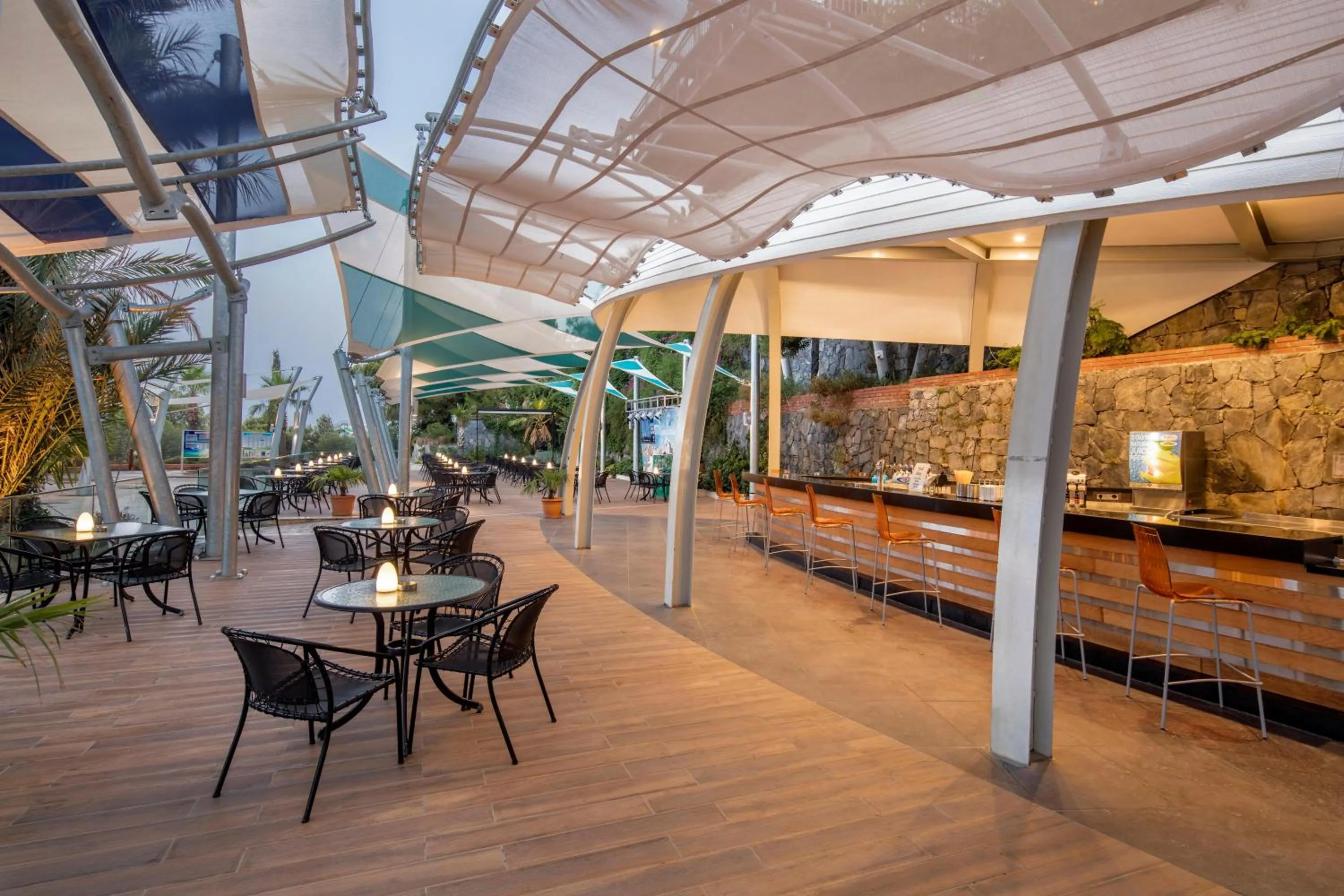 Lounge or bar in Pine Bay Holiday Resort