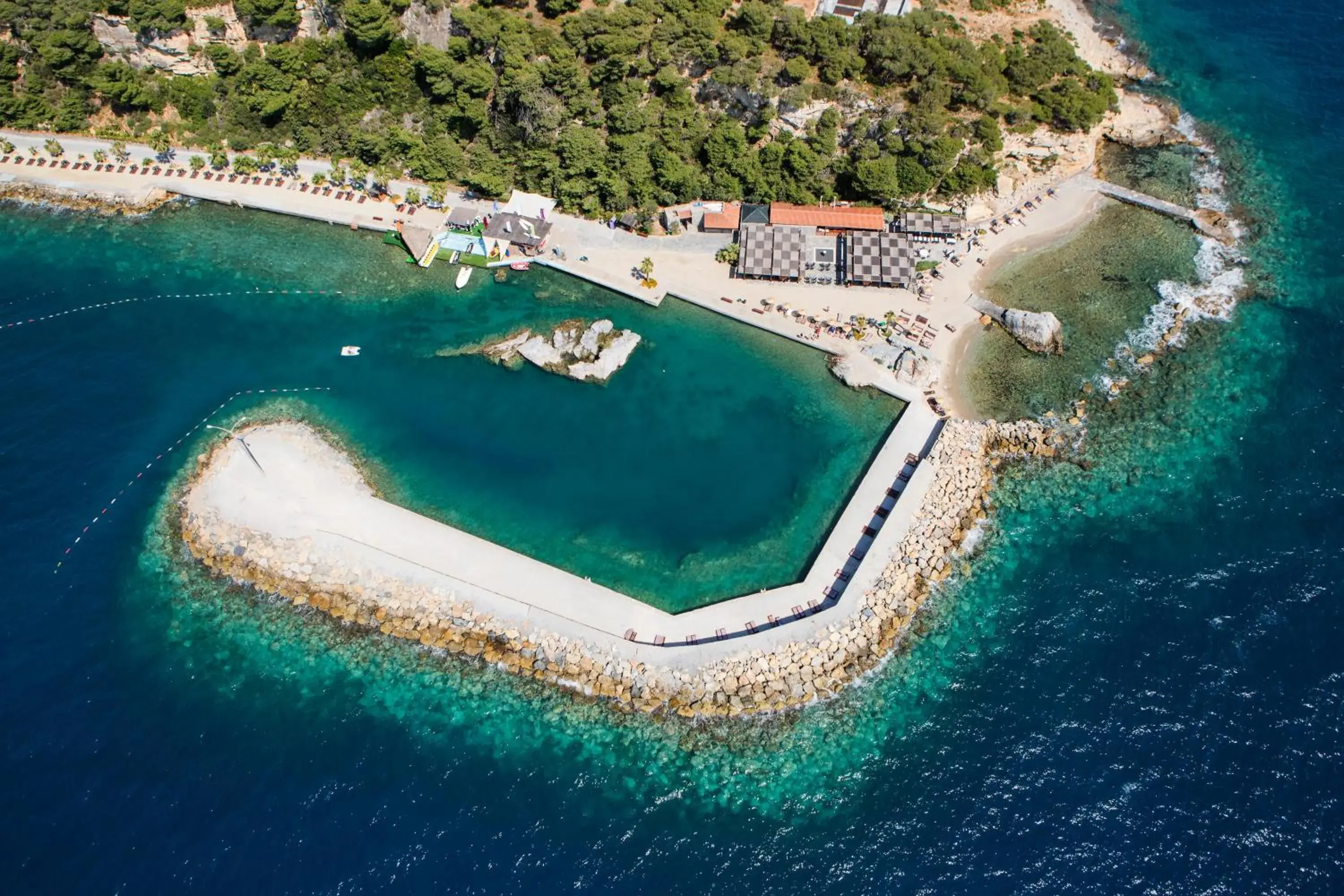 Swimming pool in Pine Bay Holiday Resort Swimming pool in Pine Bay Holiday Resort