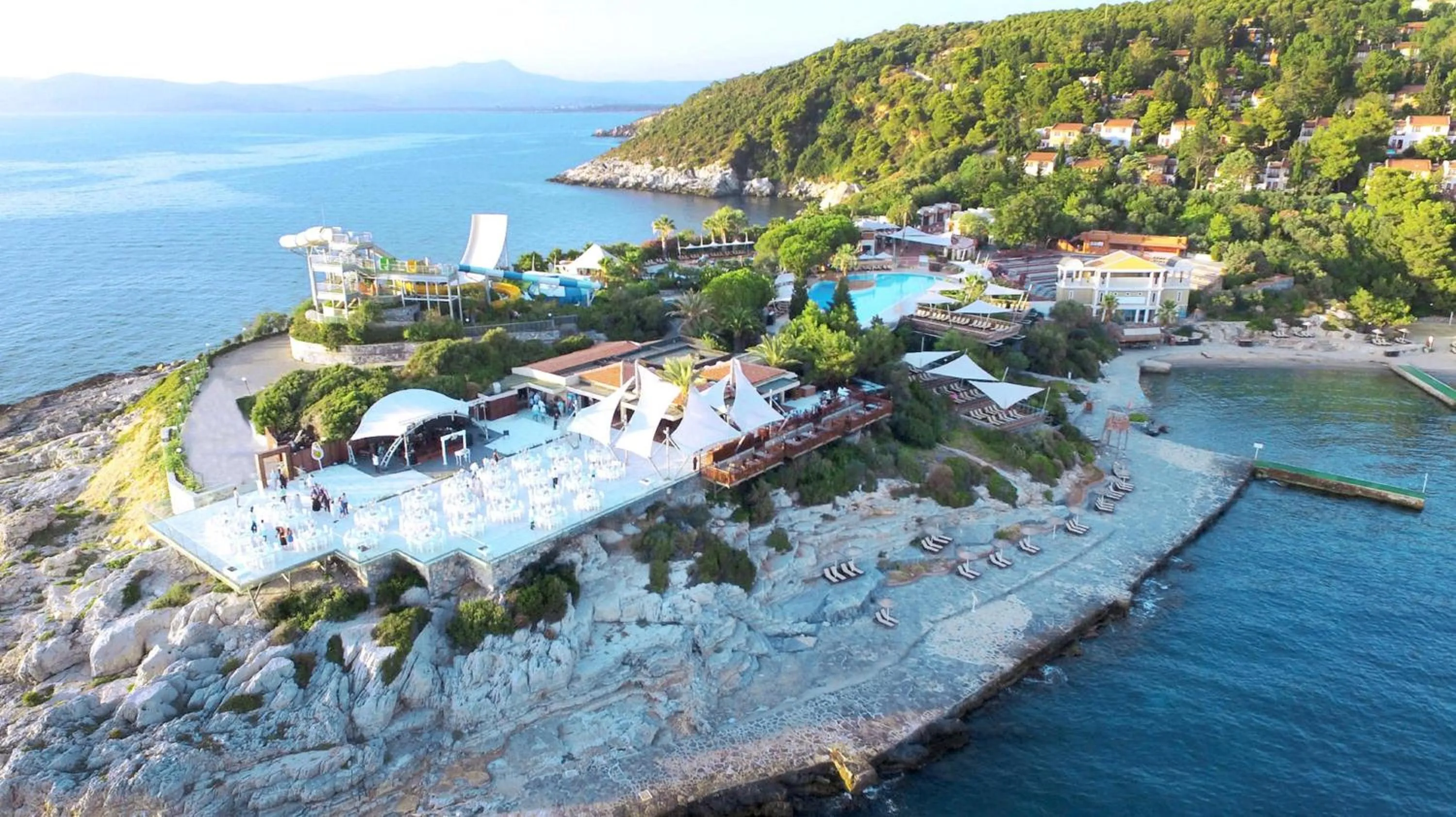 Swimming pool in Pine Bay Holiday Resort