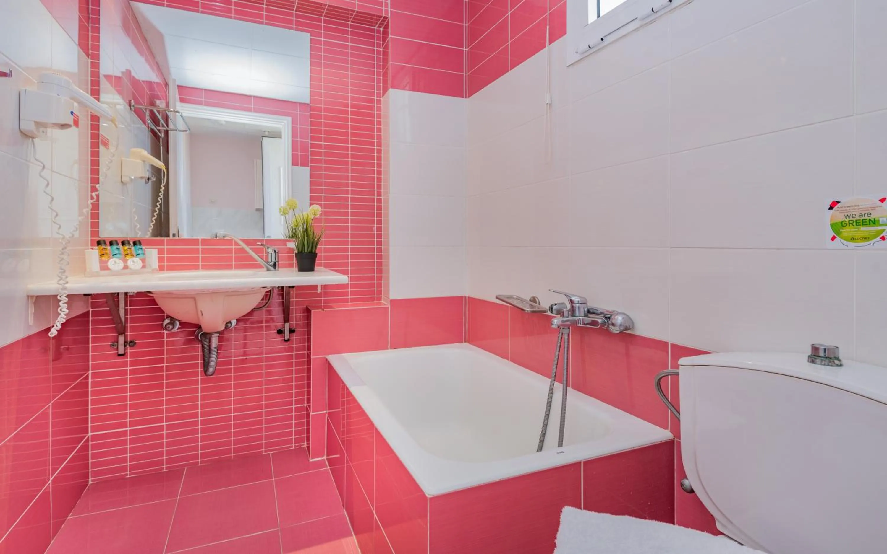 Bathroom in Oscar Hotel