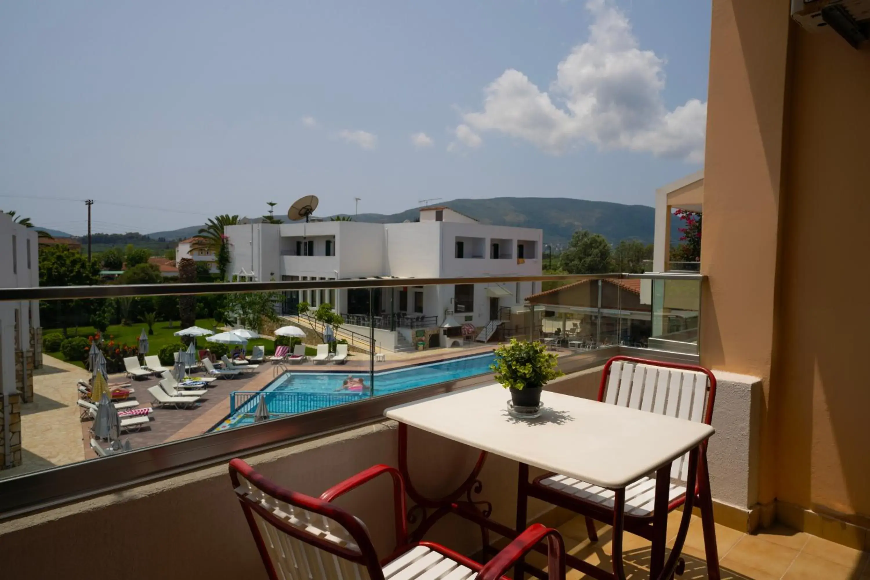 Twin Room with Pool View in Oscar Hotel Twin Room with Pool View in Oscar Hotel