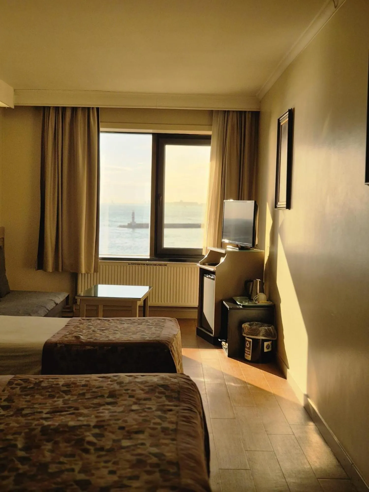 Photo of the whole room, Bed in Kadıköy Rıhtım Hotel