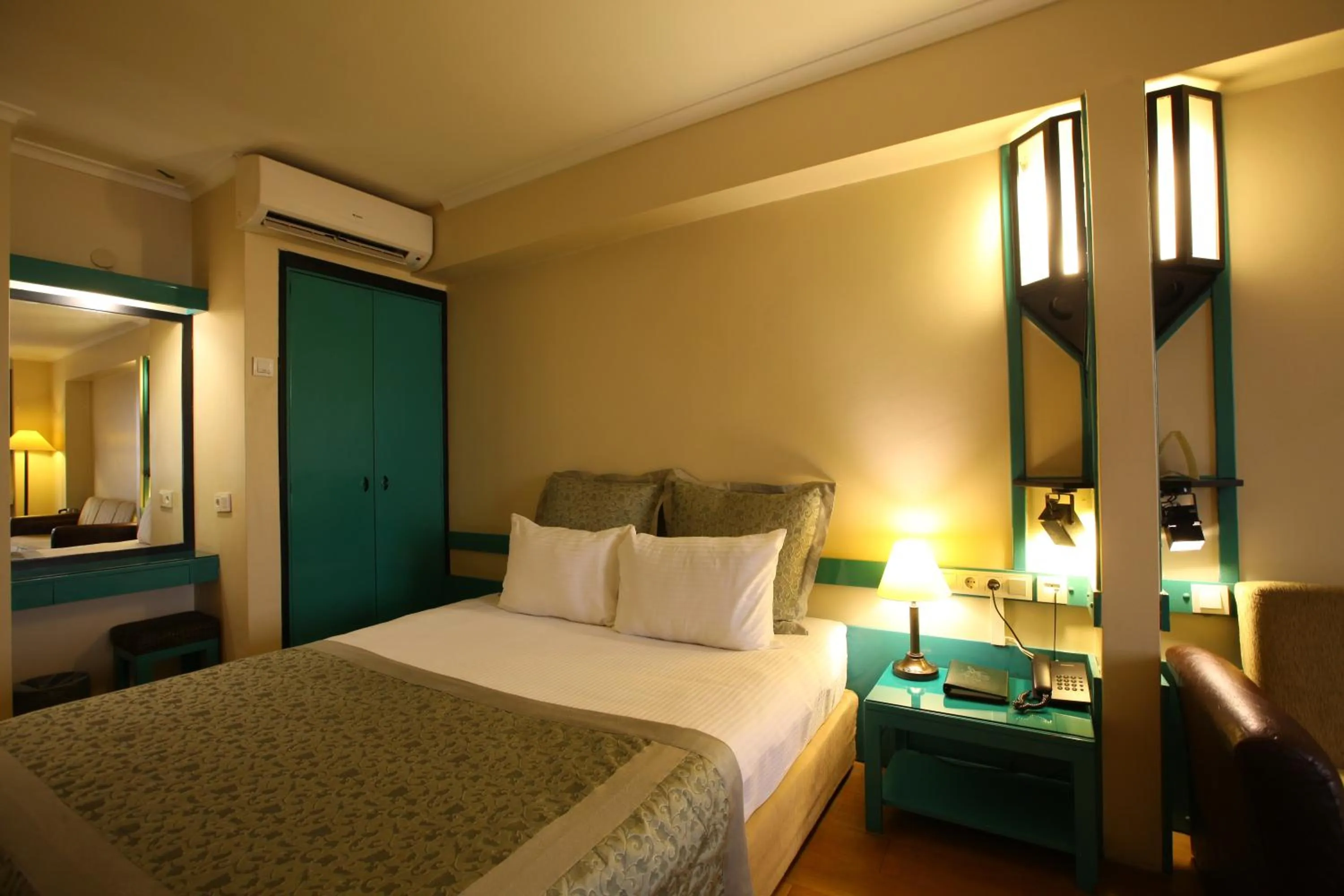 Photo of the whole room, Bed in Kadıköy Rıhtım Hotel