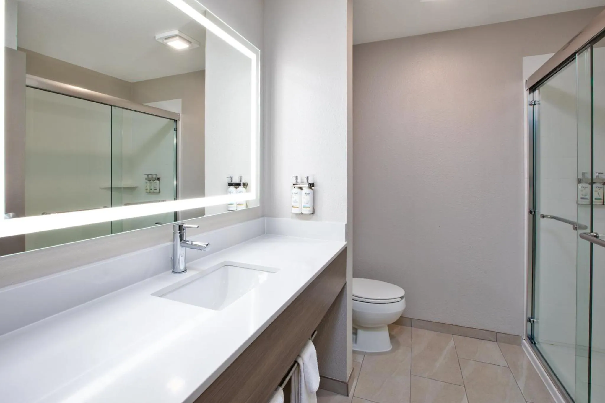 Photo of the whole room in Holiday Inn Express Fremont by IHG