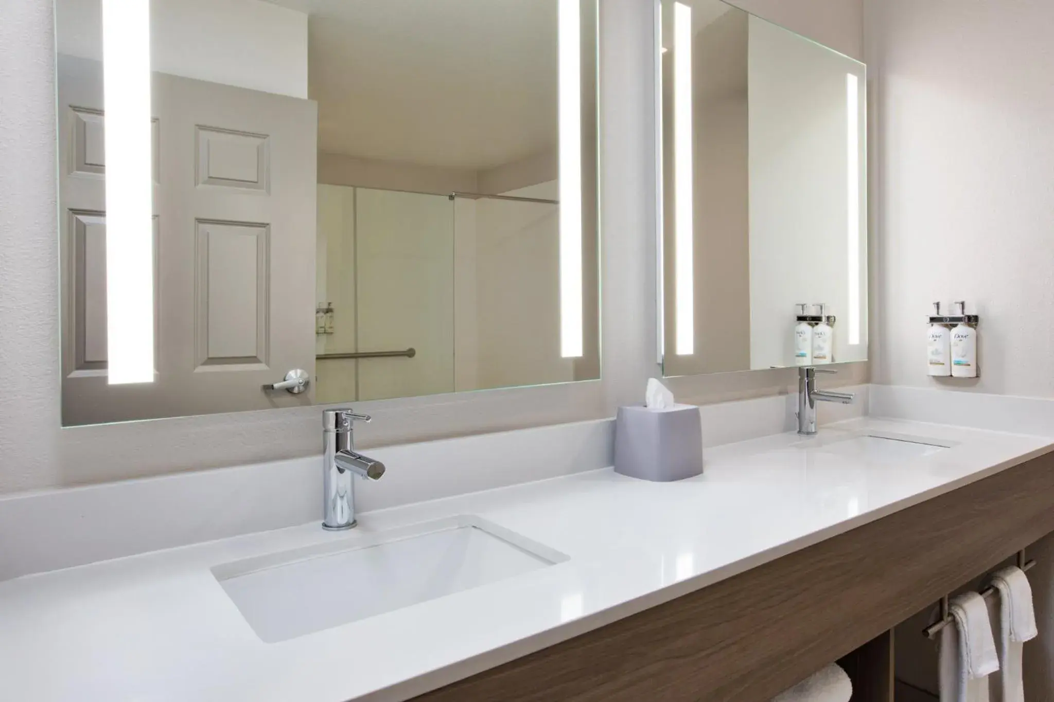 Photo of the whole room in Holiday Inn Express Fremont by IHG Photo of the whole room in Holiday Inn Express Fremont by IHG