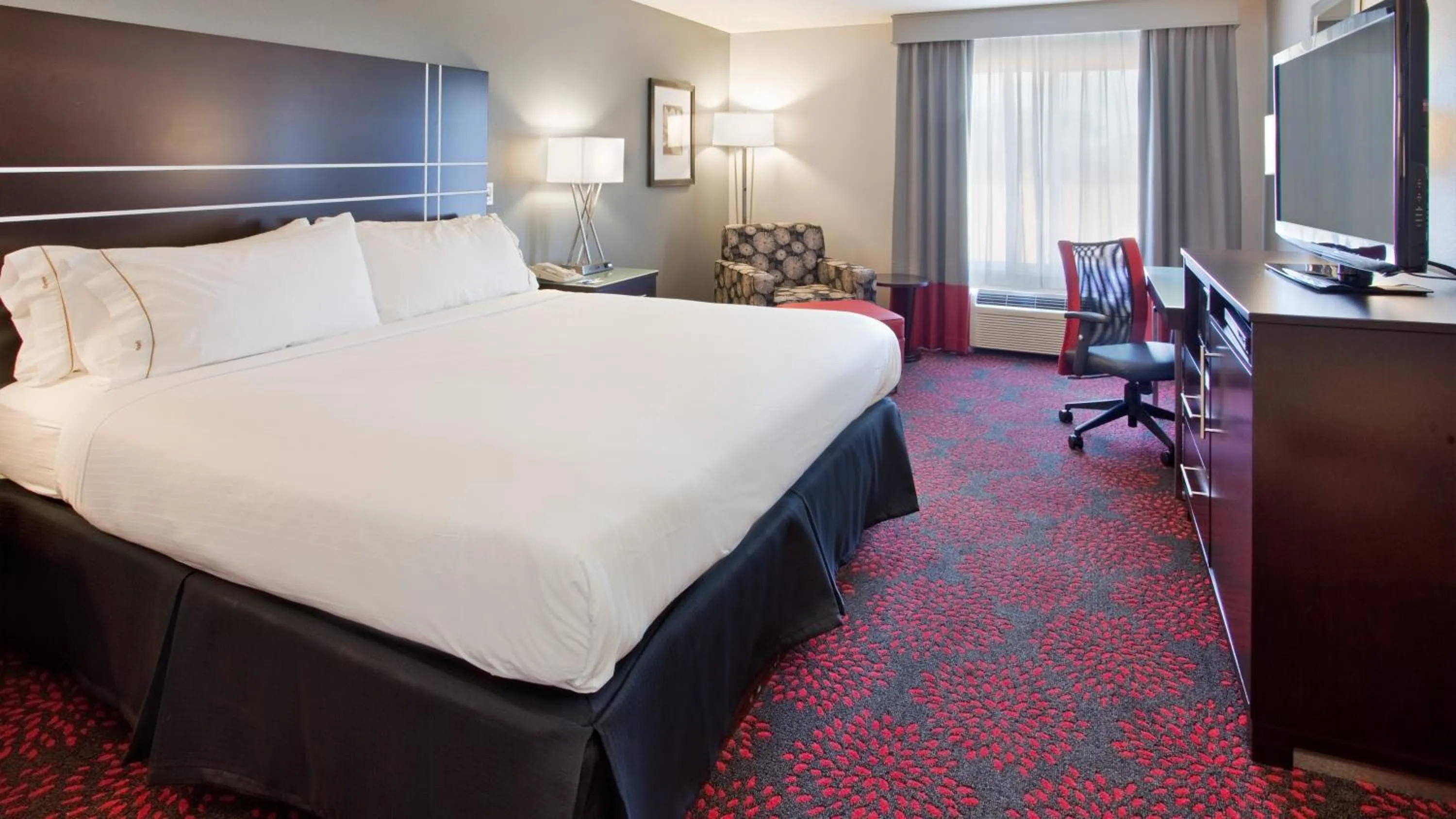 Photo of the whole room, Bed in Holiday Inn Express Fremont by IHG