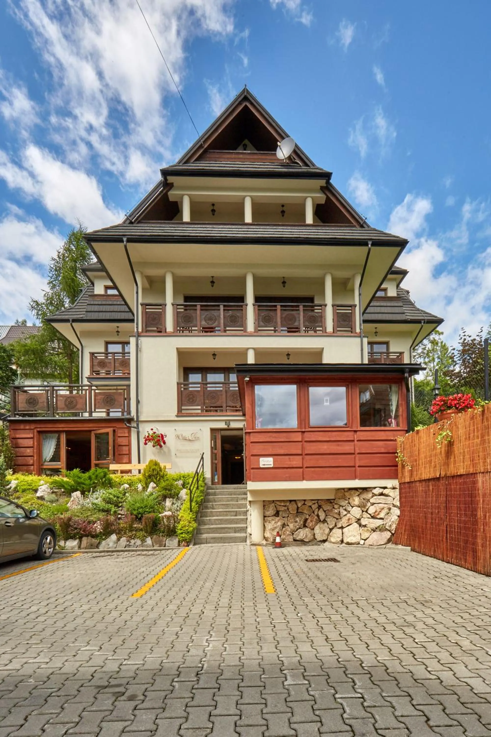 Property building in Willa Jan