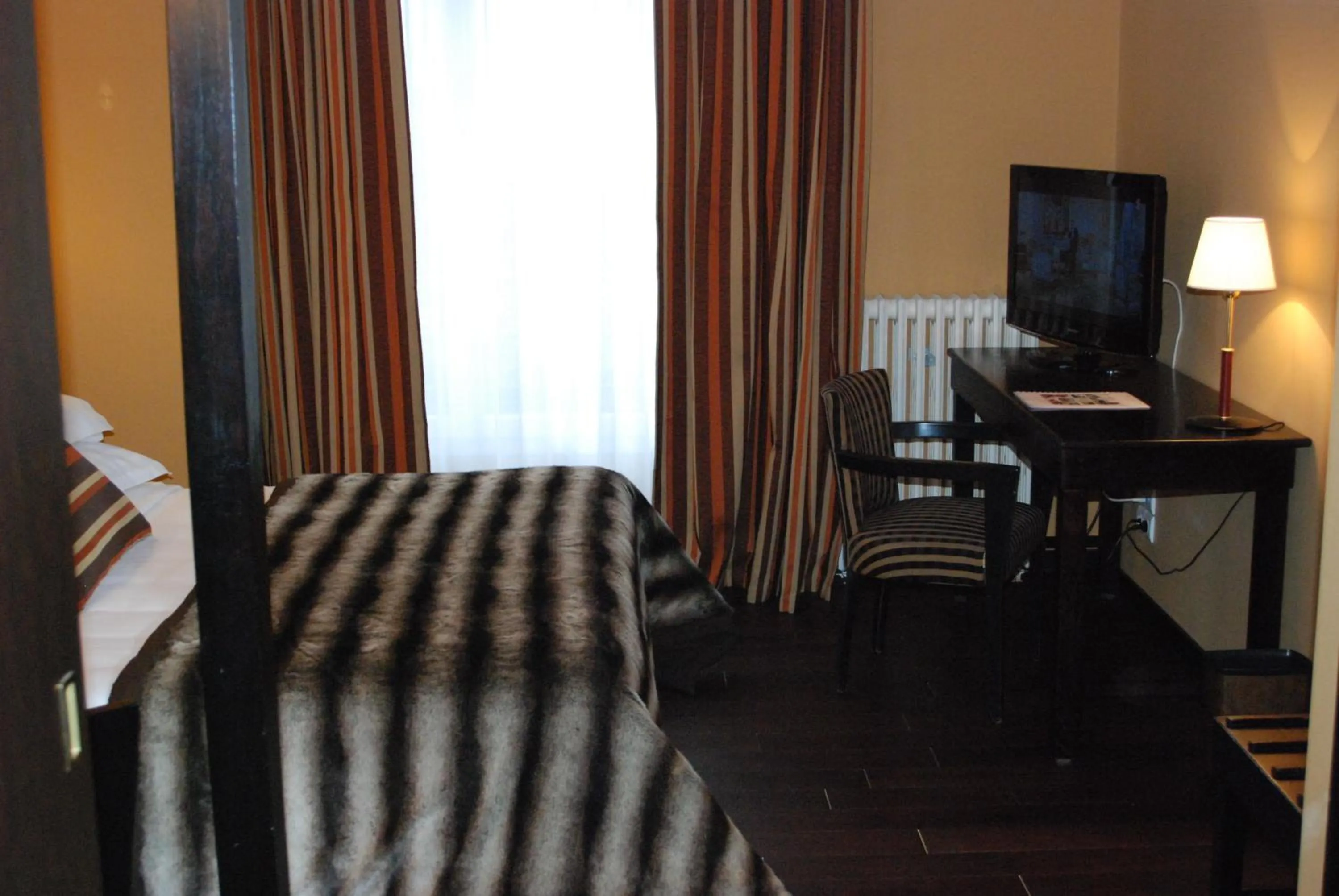 Bedroom, Bed in Hôtel Ariane & SPA