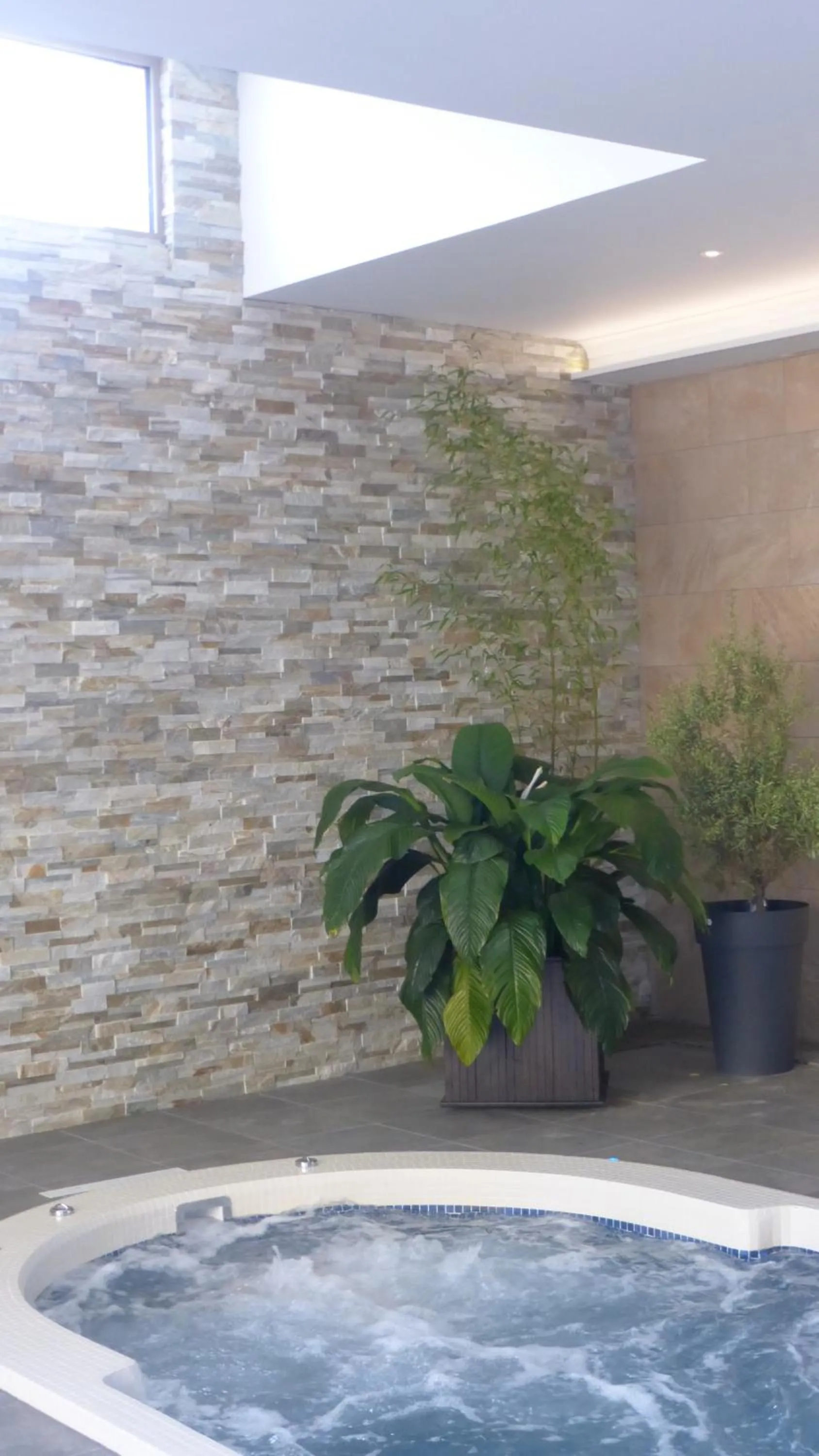 Hot Tub in Hôtel Ariane & SPA