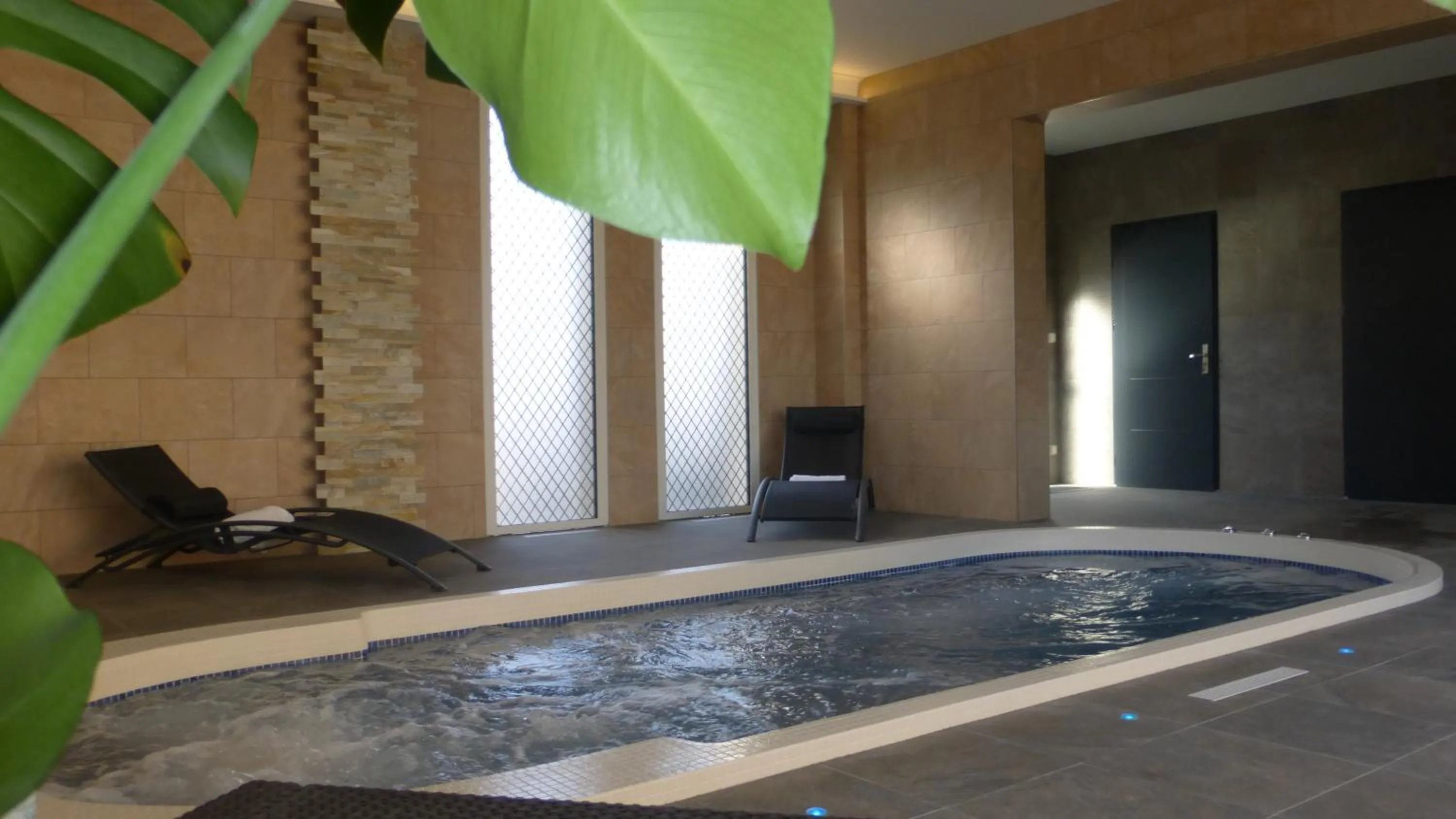 Spa and wellness centre/facilities in Hôtel Ariane & SPA