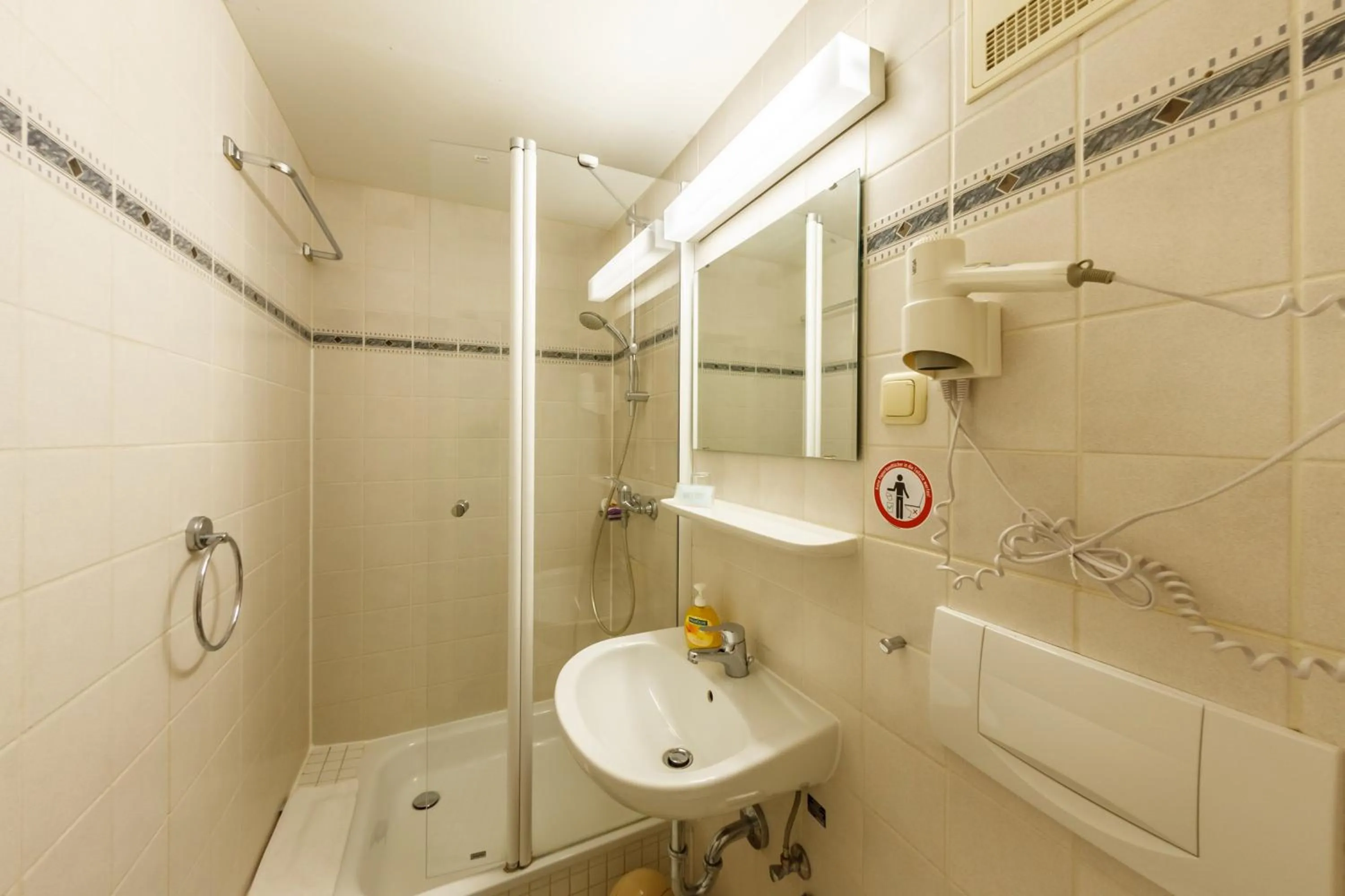 Bathroom in City-Pension Dessau-Roßlau