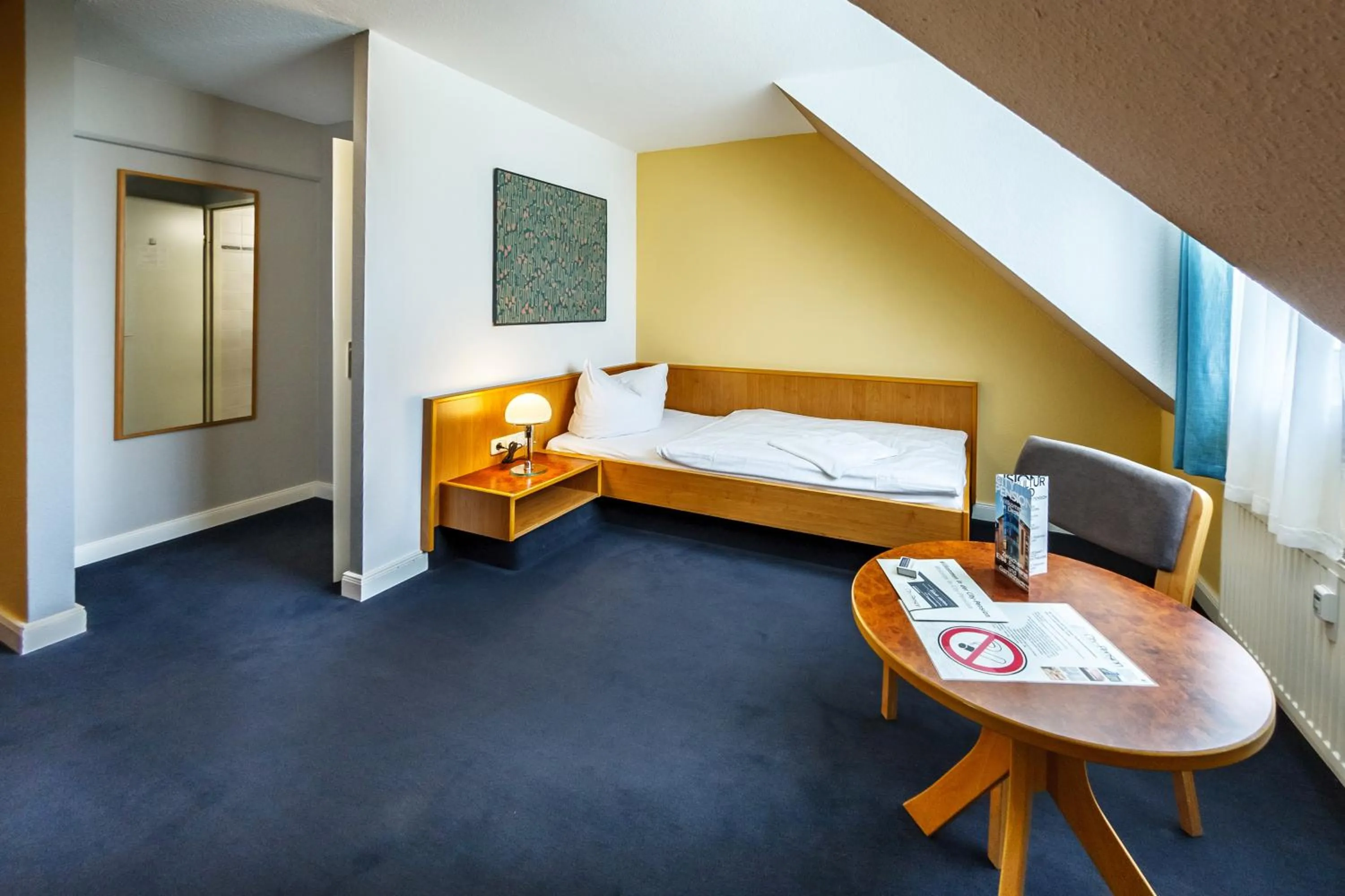 Photo of the whole room, Bed in City-Pension Dessau-Roßlau