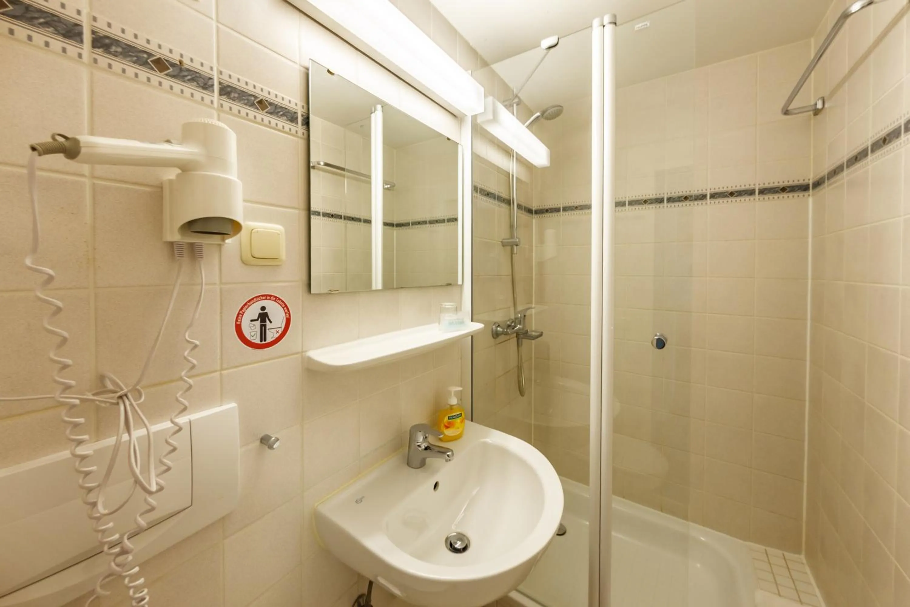 Bathroom in City-Pension Dessau-Roßlau