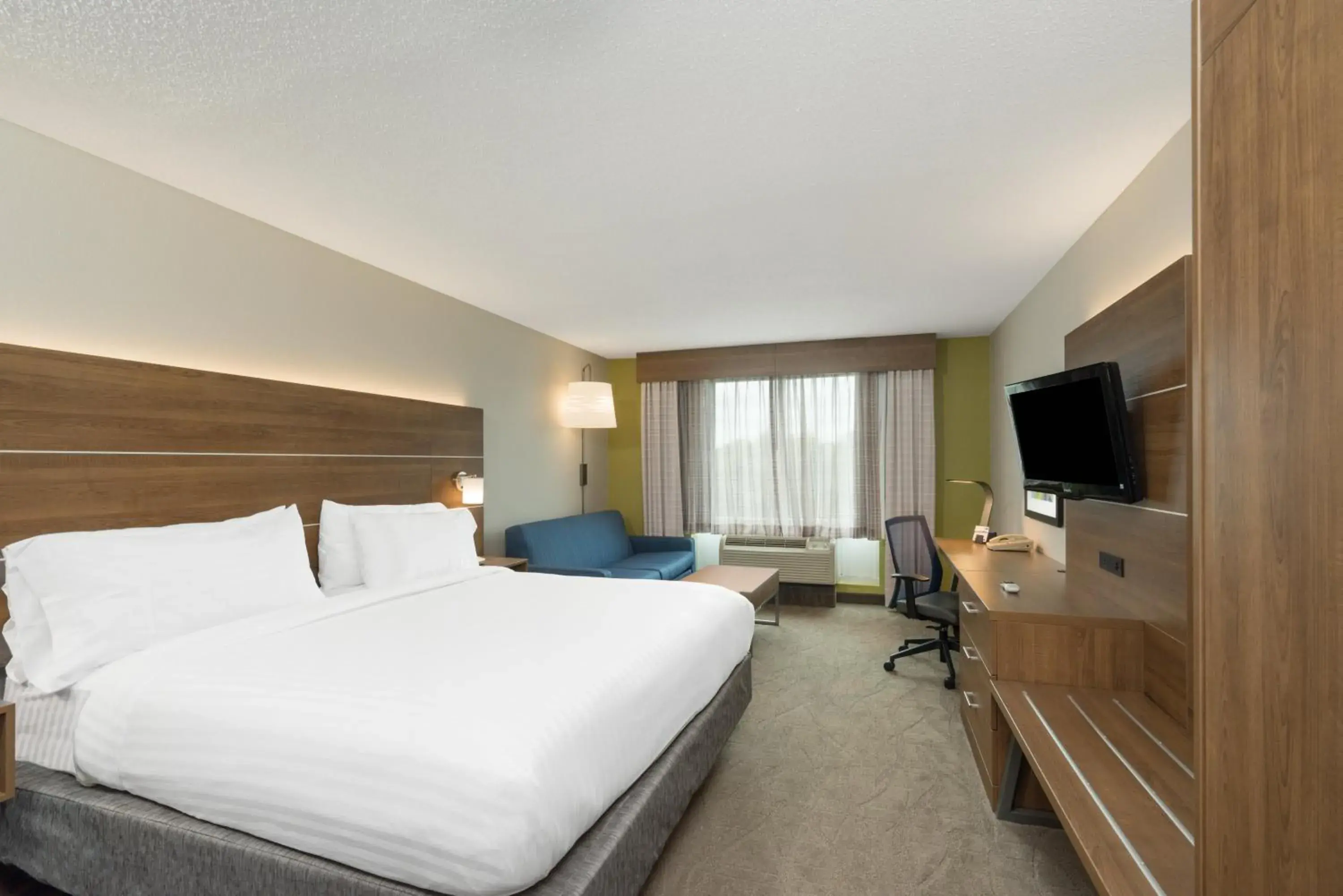King Room - Disability Access in Holiday Inn Express Hotel & Suites Frankfort by IHG King Room - Disability Access in Holiday Inn Express Hotel & Suites Frankfort by IHG