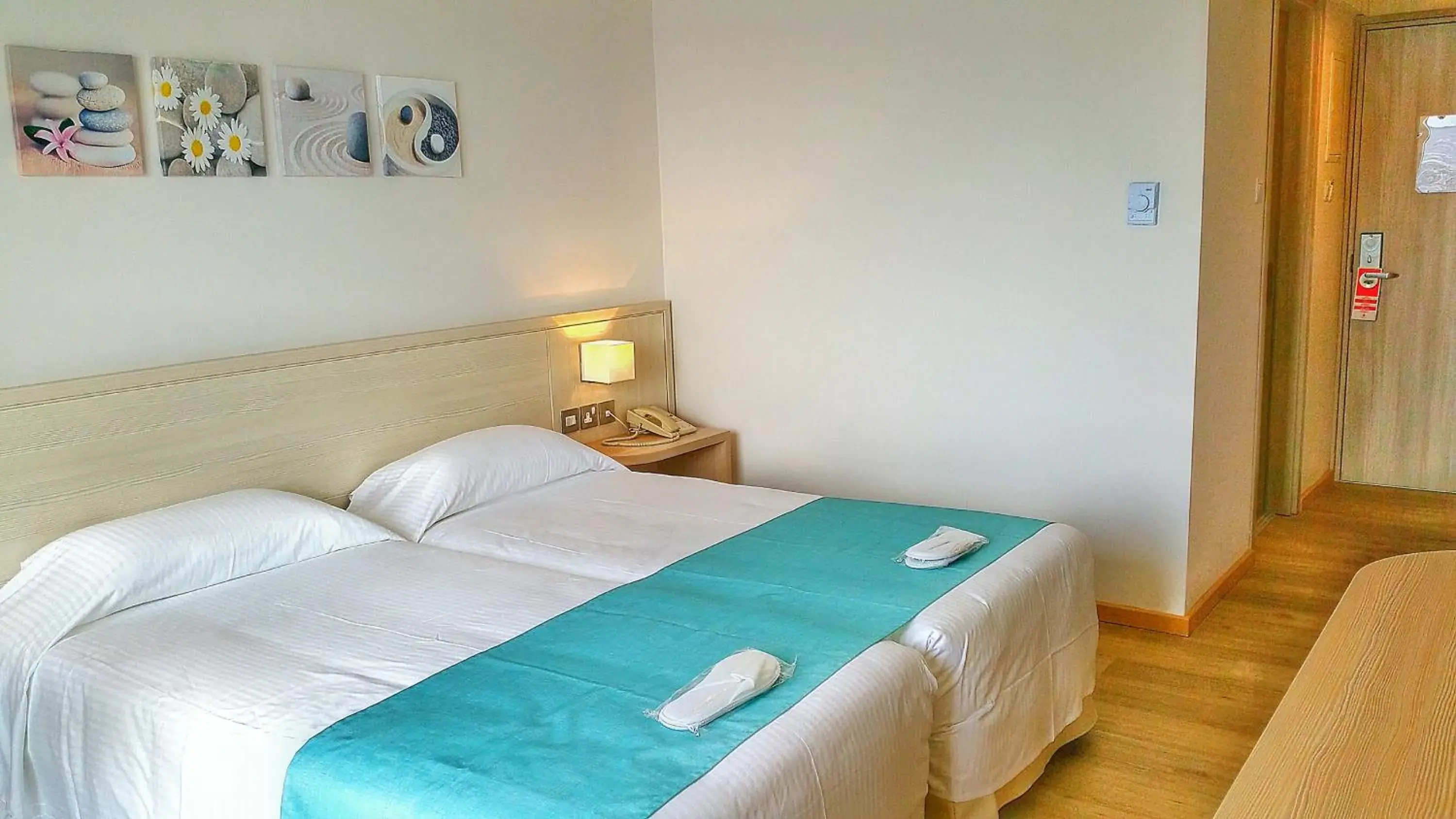 Photo of the whole room, Bed in Cynthiana Beach Hotel Photo of the whole room, Bed in Cynthiana Beach Hotel