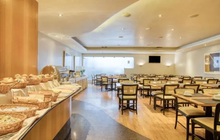 Restaurant/places to eat in Premier Copacabana Hotel Restaurant/places to eat in Premier Copacabana Hotel