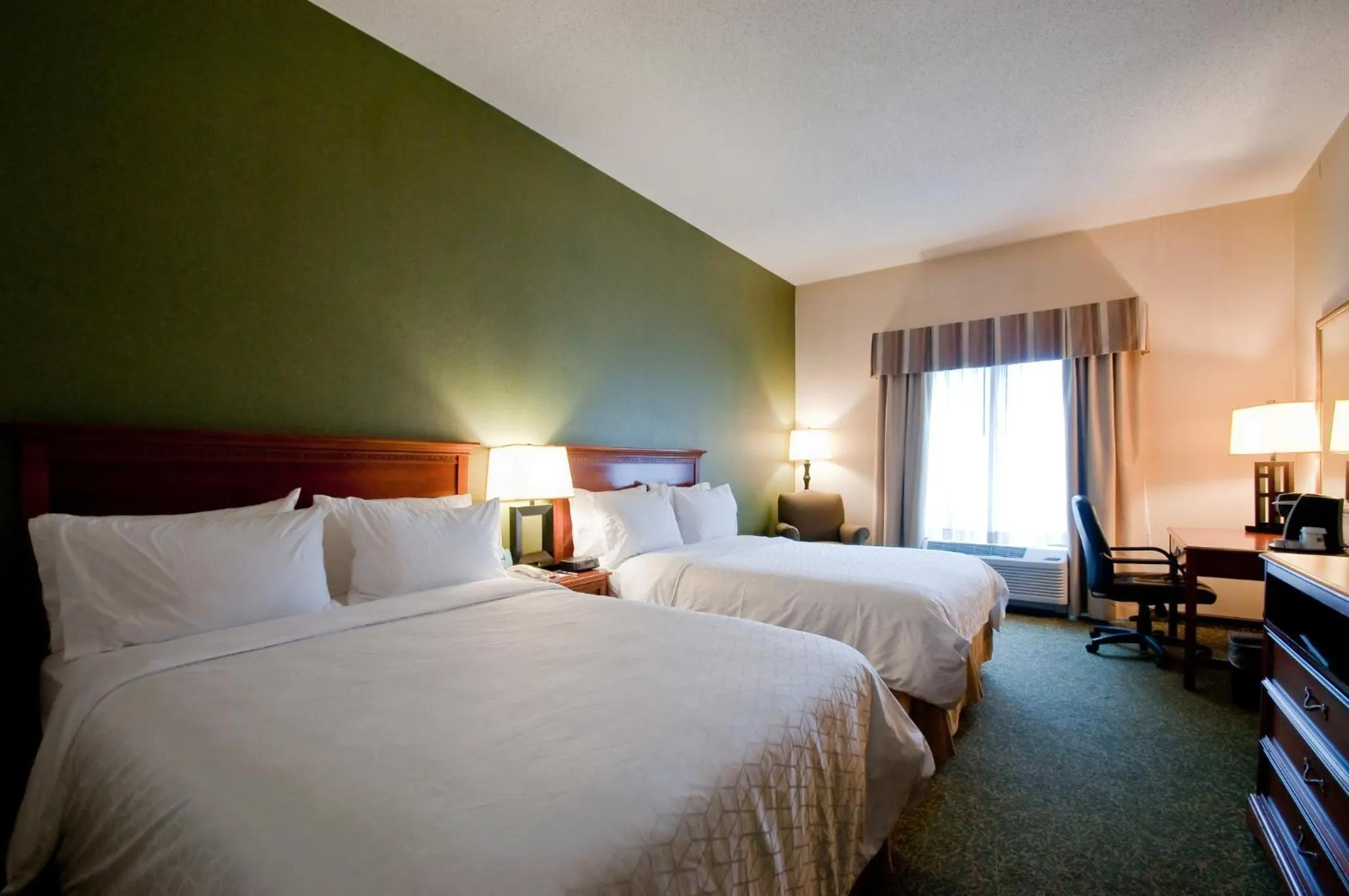 Photo of the whole room, Bed in Holiday Inn Express Hotel & Suites Hagerstown by IHG