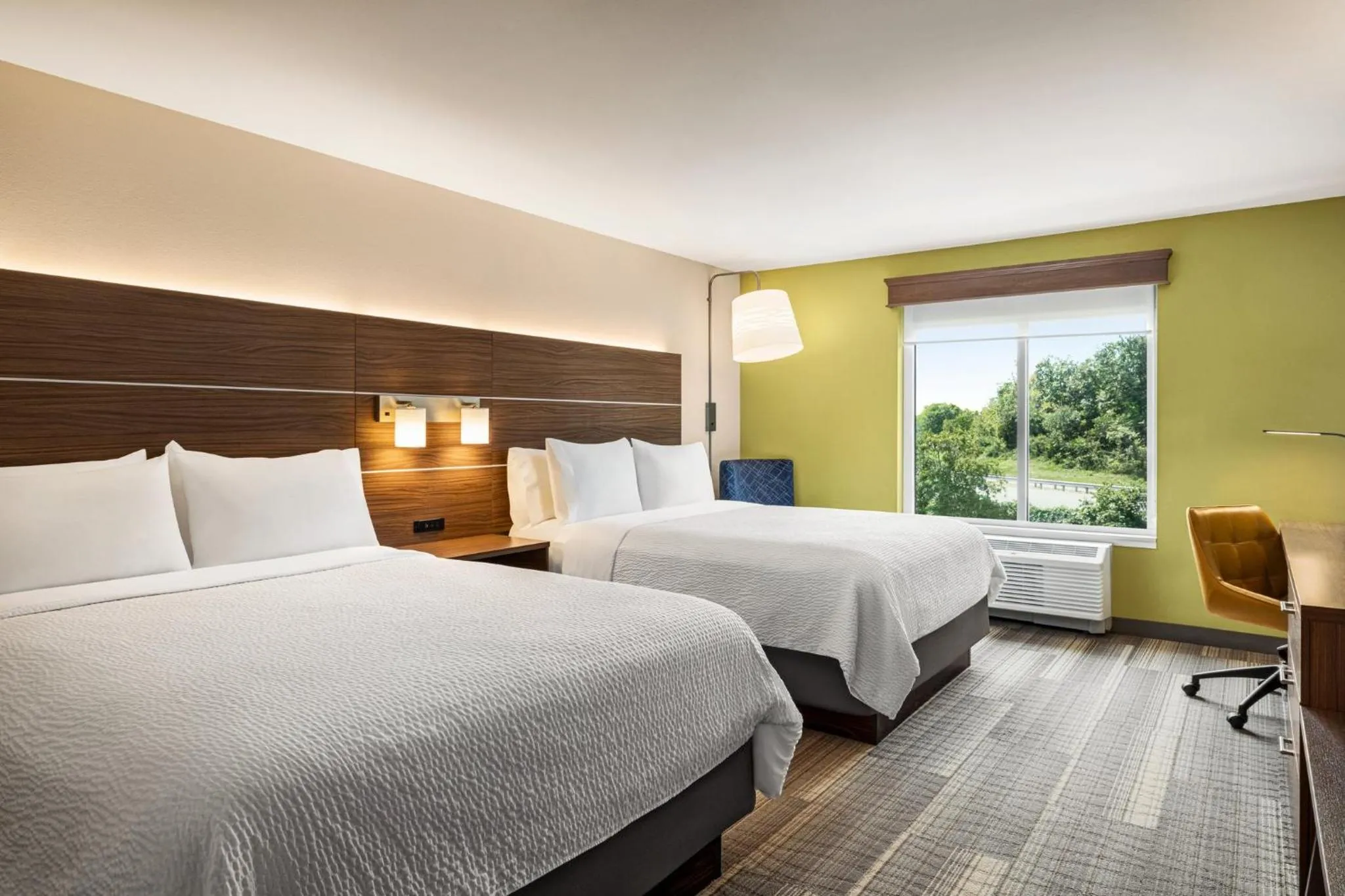 Photo of the whole room, Bed in Holiday Inn Express Hotel & Suites Hagerstown by IHG